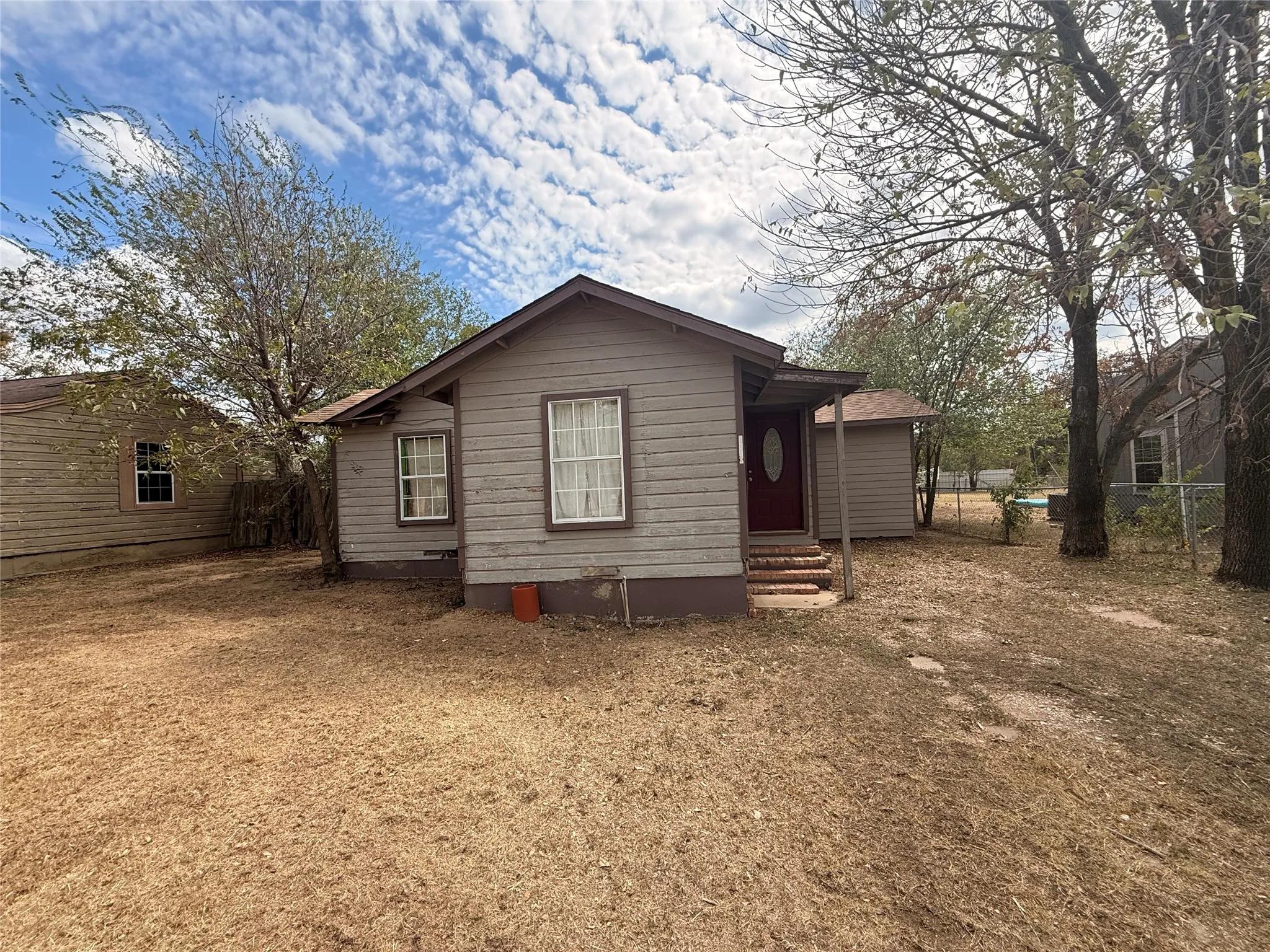 Single Family Residence For Sale in Palo Pinto County , 1808 SE 19th Street, Mineral Wells, Texas 76067, 3 Bedroom, 1 Bathroom, Garage spaces, 1,037 Sqft, built in 1951, mls#21399938, Real Estate Agent in Mineral Wells, Homes For Sale in Palo Pinto county, Homes For Sale in Mineral Wells, Realtor in Mineral Wells Texas, Real Estate Brokerage Independent Realty Texas, Luminita Cordes Realtor