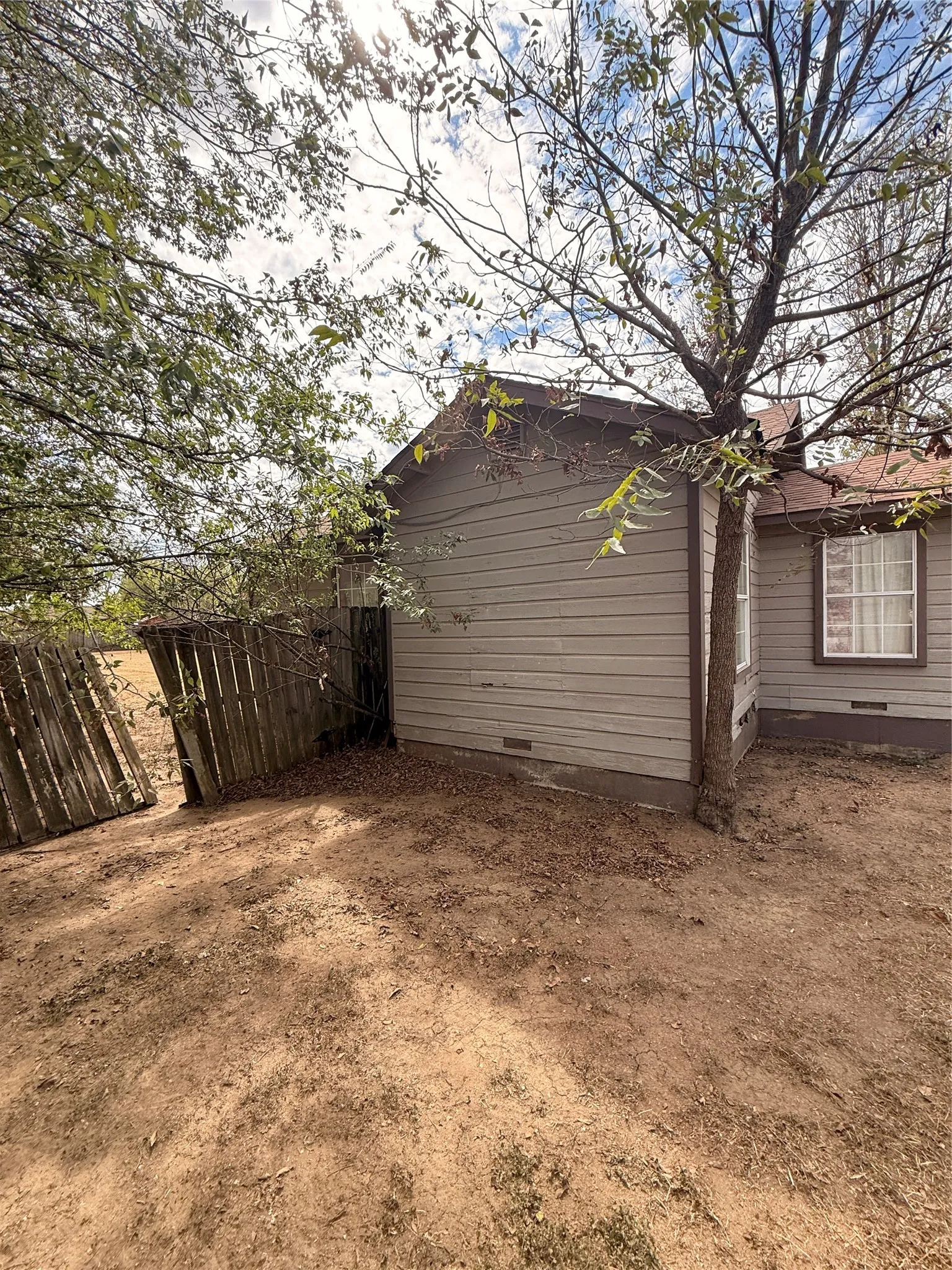 Single Family Residence For Sale in Palo Pinto County , 1808 SE 19th Street, Mineral Wells, Texas 76067, 3 Bedroom, 1 Bathroom, Garage spaces, 1,037 Sqft, built in 1951, mls#21399938, Real Estate Agent in Mineral Wells, Homes For Sale in Palo Pinto county, Homes For Sale in Mineral Wells, Realtor in Mineral Wells Texas, Real Estate Brokerage Independent Realty Texas, Luminita Cordes Realtor