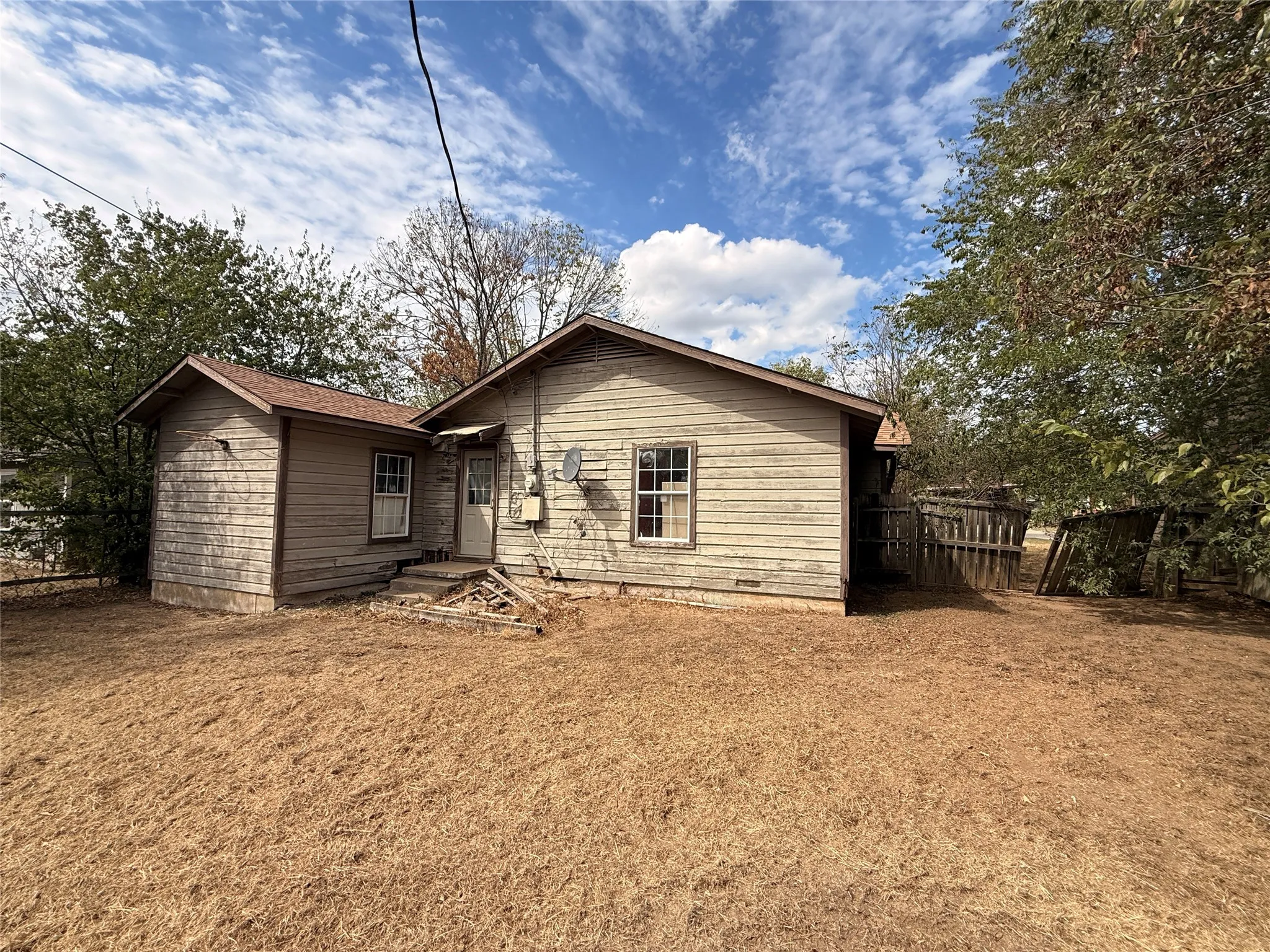 Single Family Residence For Sale in Palo Pinto County , 1808 SE 19th Street, Mineral Wells, Texas 76067, 3 Bedroom, 1 Bathroom, Garage spaces, 1,037 Sqft, built in 1951, mls#21399938, Real Estate Agent in Mineral Wells, Homes For Sale in Palo Pinto county, Homes For Sale in Mineral Wells, Realtor in Mineral Wells Texas, Real Estate Brokerage Independent Realty Texas, Luminita Cordes Realtor