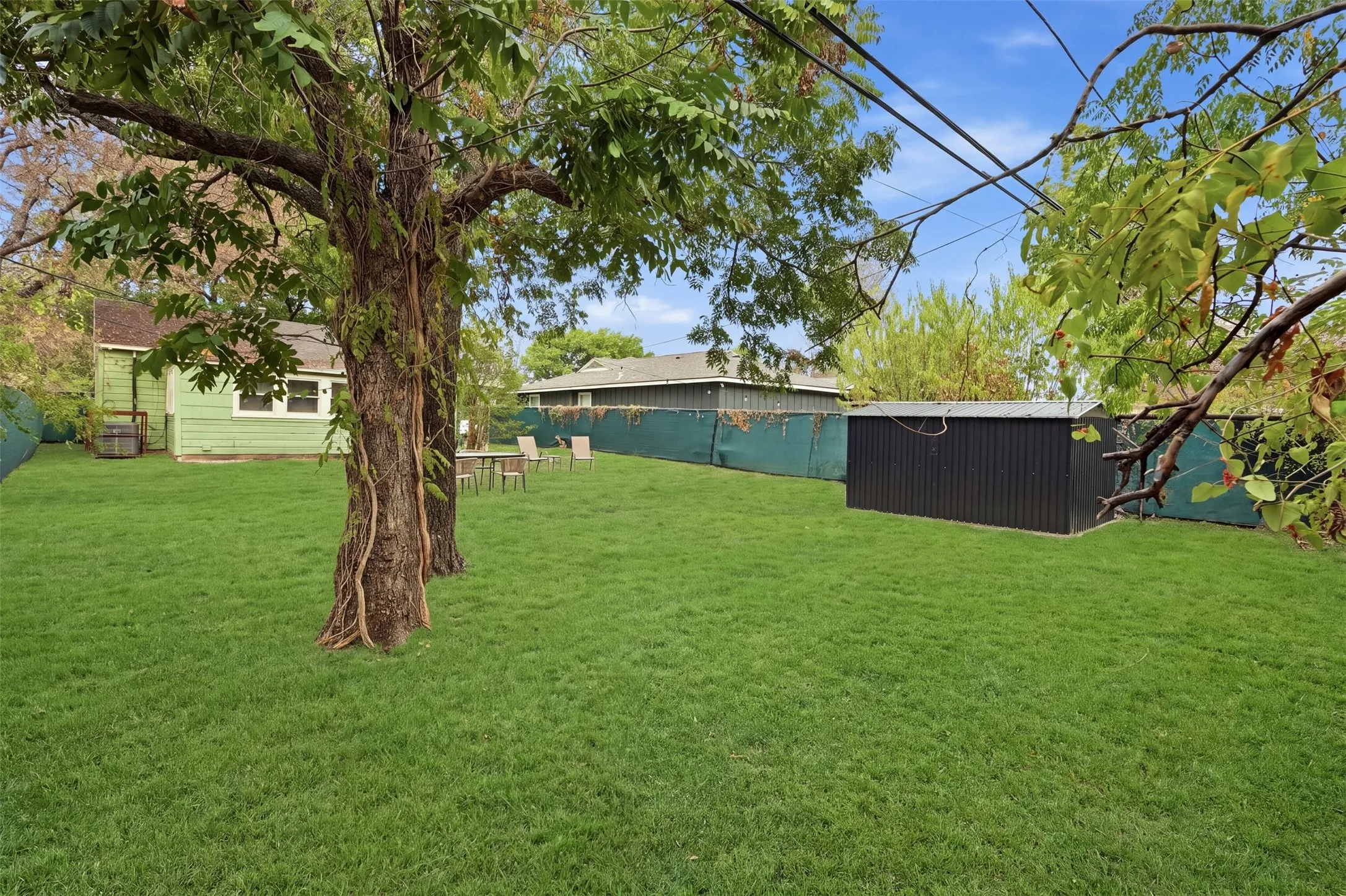 Single Family Residence For Sale in Tarrant County , 3261 Todd Avenue, Fort Worth, Texas 76110, 2 Bedroom, 1 Bathroom, Garage spaces, 720 Sqft, built in 1948, mls#21398274, Real Estate Agent in Fort Worth, Homes For Sale in Tarrant county, Homes For Sale in Fort Worth, Realtor in Fort Worth Texas, Real Estate Brokerage Independent Realty Texas, Luminita Cordes Realtor