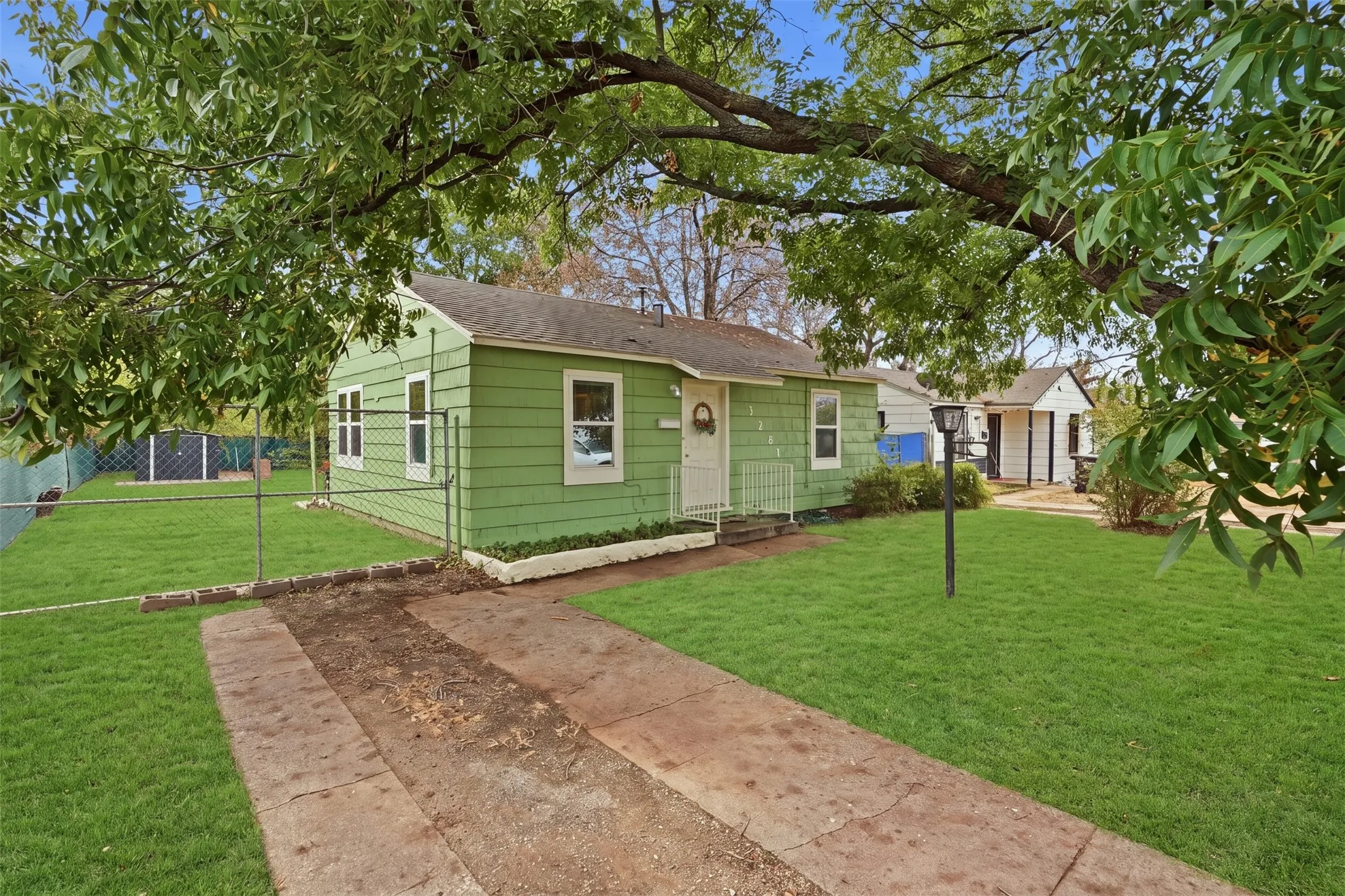 Single Family Residence For Sale in Tarrant County , 3261 Todd Avenue, Fort Worth, Texas 76110, 2 Bedroom, 1 Bathroom, Garage spaces, 720 Sqft, built in 1948, mls#21398274, Real Estate Agent in Fort Worth, Homes For Sale in Tarrant county, Homes For Sale in Fort Worth, Realtor in Fort Worth Texas, Real Estate Brokerage Independent Realty Texas, Luminita Cordes Realtor