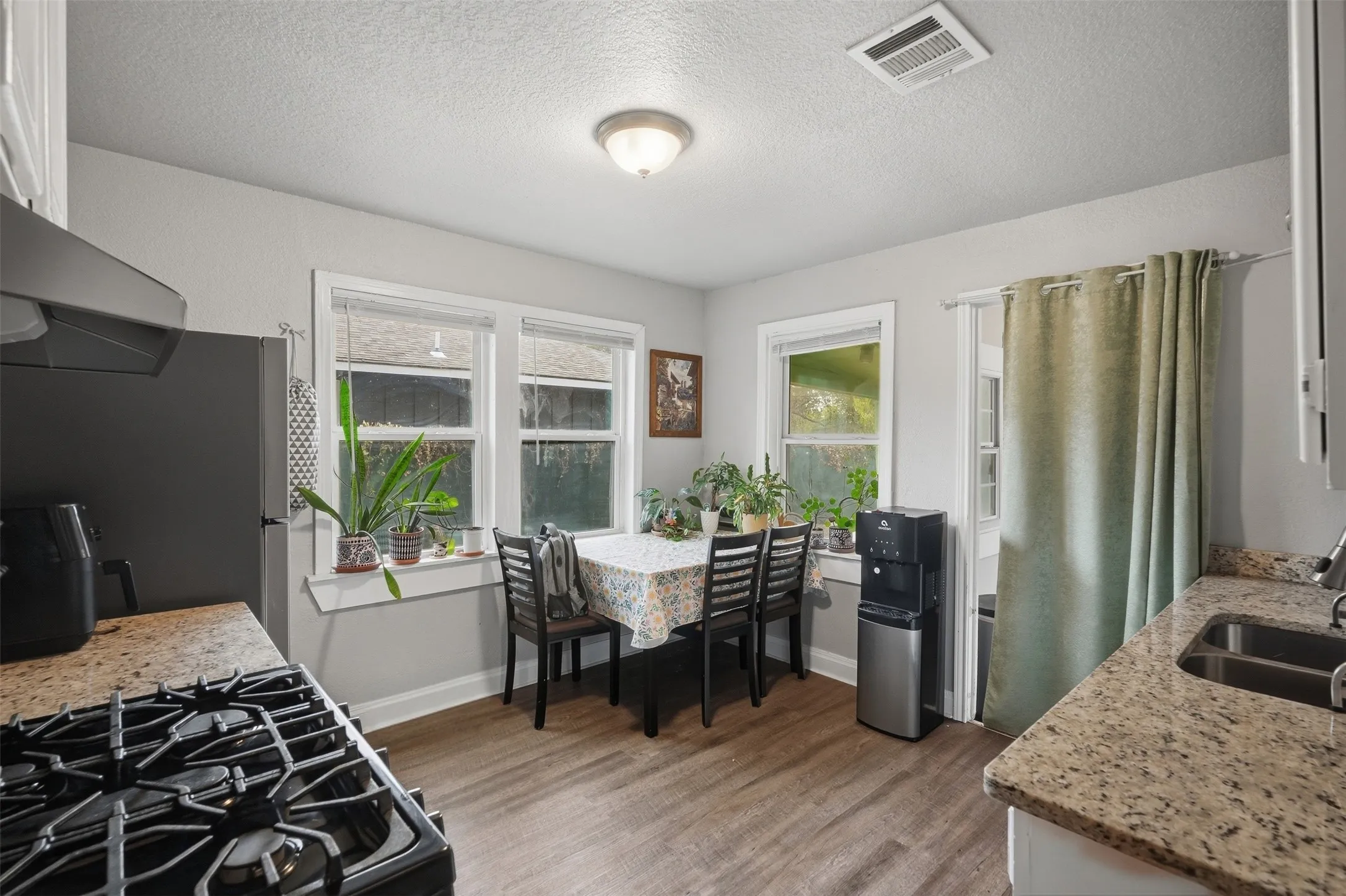 Single Family Residence For Sale in Tarrant County , 3261 Todd Avenue, Fort Worth, Texas 76110, 2 Bedroom, 1 Bathroom, Garage spaces, 720 Sqft, built in 1948, mls#21398274, Real Estate Agent in Fort Worth, Homes For Sale in Tarrant county, Homes For Sale in Fort Worth, Realtor in Fort Worth Texas, Real Estate Brokerage Independent Realty Texas, Luminita Cordes Realtor