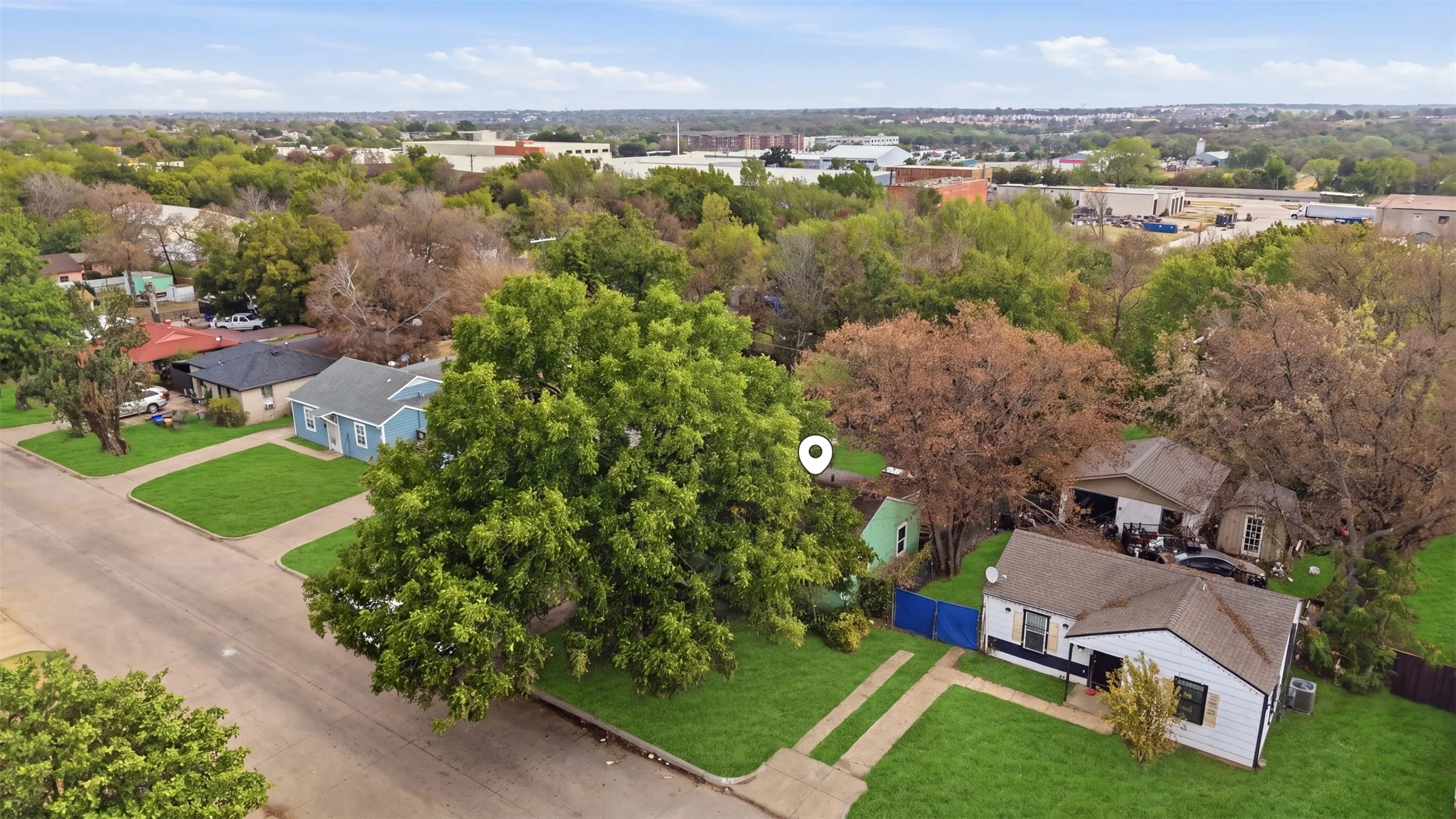 Single Family Residence For Sale in Tarrant County , 3261 Todd Avenue, Fort Worth, Texas 76110, 2 Bedroom, 1 Bathroom, Garage spaces, 720 Sqft, built in 1948, mls#21398274, Real Estate Agent in Fort Worth, Homes For Sale in Tarrant county, Homes For Sale in Fort Worth, Realtor in Fort Worth Texas, Real Estate Brokerage Independent Realty Texas, Luminita Cordes Realtor
