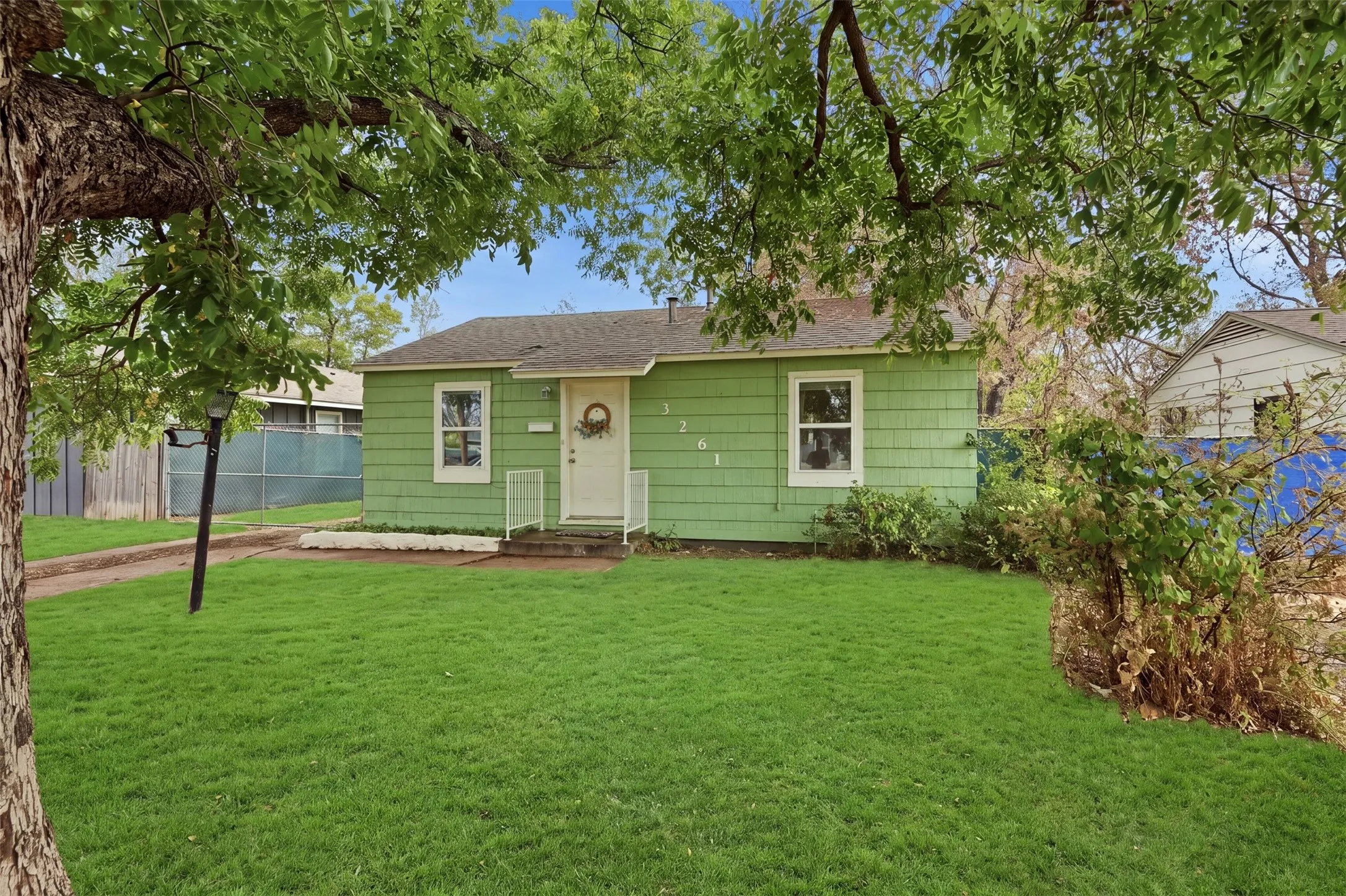 Single Family Residence For Sale in Tarrant County , 3261 Todd Avenue, Fort Worth, Texas 76110, 2 Bedroom, 1 Bathroom, Garage spaces, 720 Sqft, built in 1948, mls#21398274, Real Estate Agent in Fort Worth, Homes For Sale in Tarrant county, Homes For Sale in Fort Worth, Realtor in Fort Worth Texas, Real Estate Brokerage Independent Realty Texas, Luminita Cordes Realtor
