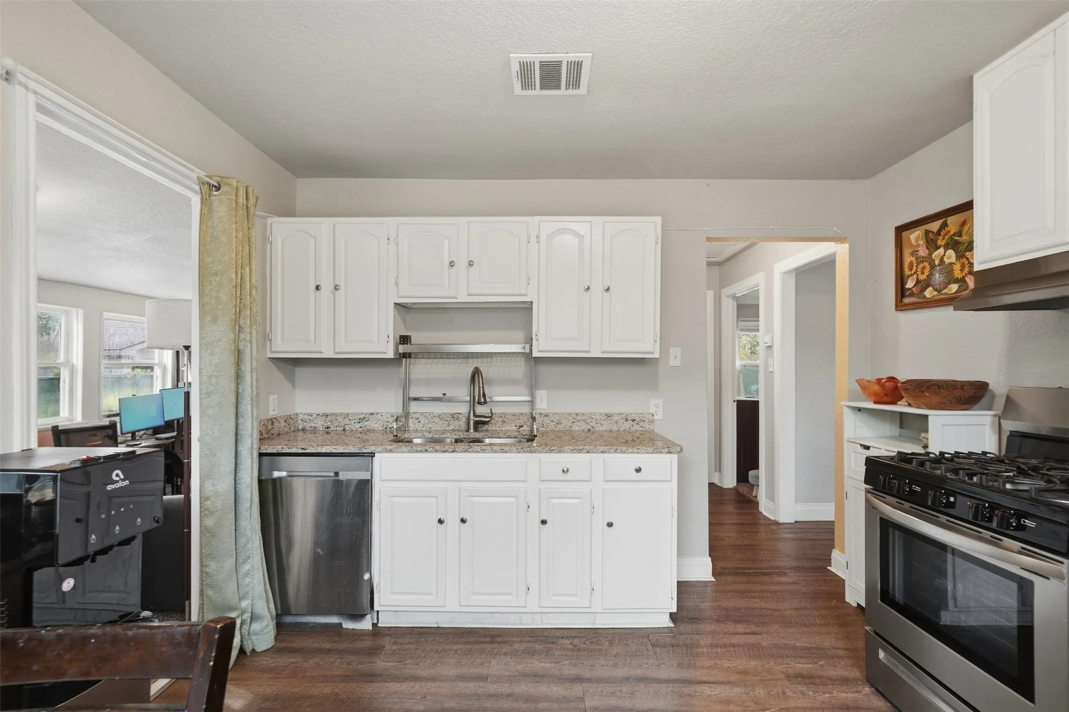 Single Family Residence For Sale in Tarrant County , 3261 Todd Avenue, Fort Worth, Texas 76110, 2 Bedroom, 1 Bathroom, Garage spaces, 720 Sqft, built in 1948, mls#21398274, Real Estate Agent in Fort Worth, Homes For Sale in Tarrant county, Homes For Sale in Fort Worth, Realtor in Fort Worth Texas, Real Estate Brokerage Independent Realty Texas, Luminita Cordes Realtor