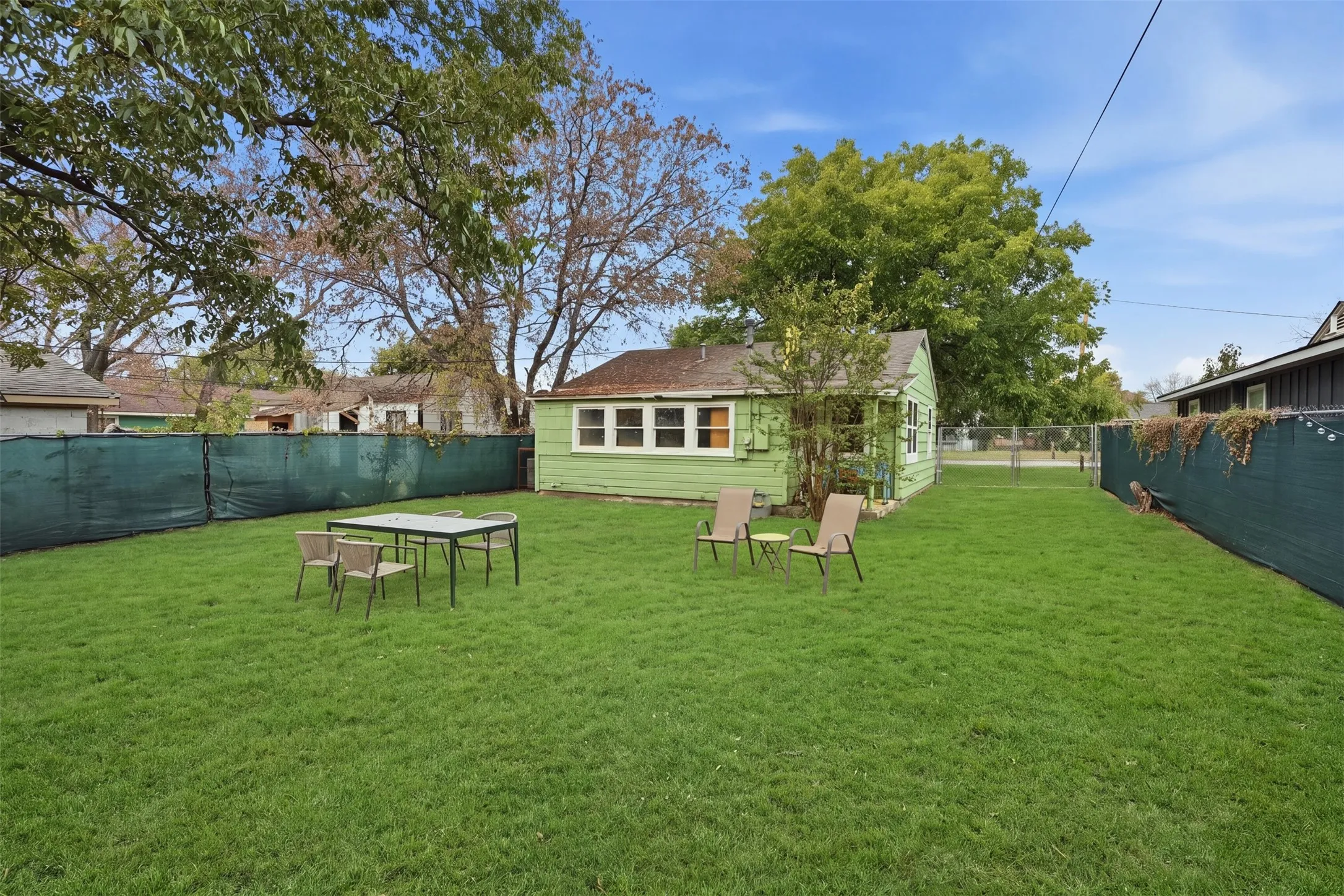 Single Family Residence For Sale in Tarrant County , 3261 Todd Avenue, Fort Worth, Texas 76110, 2 Bedroom, 1 Bathroom, Garage spaces, 720 Sqft, built in 1948, mls#21398274, Real Estate Agent in Fort Worth, Homes For Sale in Tarrant county, Homes For Sale in Fort Worth, Realtor in Fort Worth Texas, Real Estate Brokerage Independent Realty Texas, Luminita Cordes Realtor