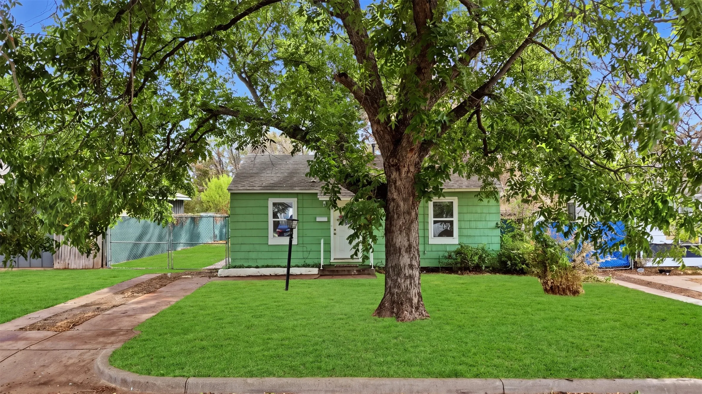 Single Family Residence For Sale in Tarrant County , 3261 Todd Avenue, Fort Worth, Texas 76110, 2 Bedroom, 1 Bathroom, Garage spaces, 720 Sqft, built in 1948, mls#21398274, Real Estate Agent in Fort Worth, Homes For Sale in Tarrant county, Homes For Sale in Fort Worth, Realtor in Fort Worth Texas, Real Estate Brokerage Independent Realty Texas, Luminita Cordes Realtor