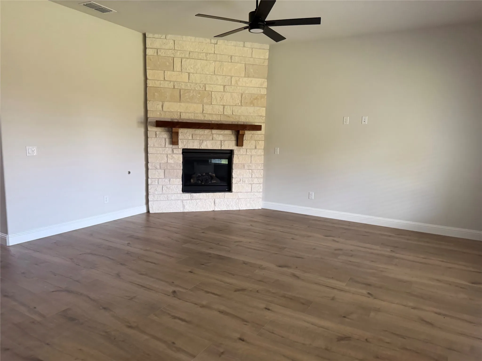 Single Family Residence For Rent in Rockwall County , 3818 Mesa Verde Drive, Rockwall, Texas 75032, 3 Bedroom, 3 Bathroom, Garage spaces, 2,268 Sqft, built in 2024, mls#21399968, Real Estate Agent in Rockwall, Homes For Rent in Rockwall county, Homes For Rent in Rockwall, Realtor in Rockwall Texas, Real Estate Brokerage Independent Realty Texas, Luminita Cordes Realtor