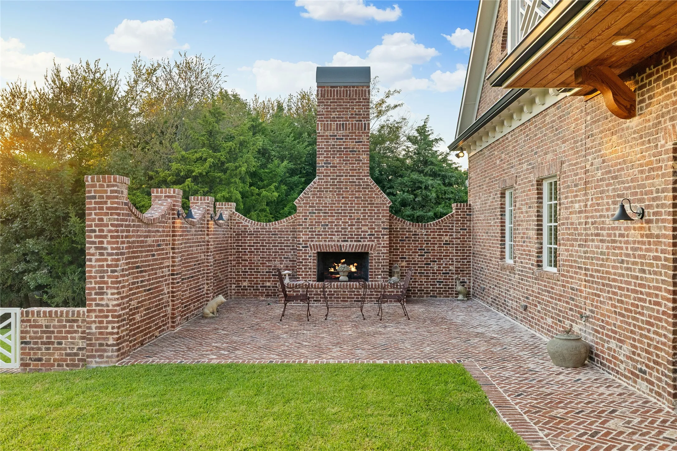 Outdoor fireplace