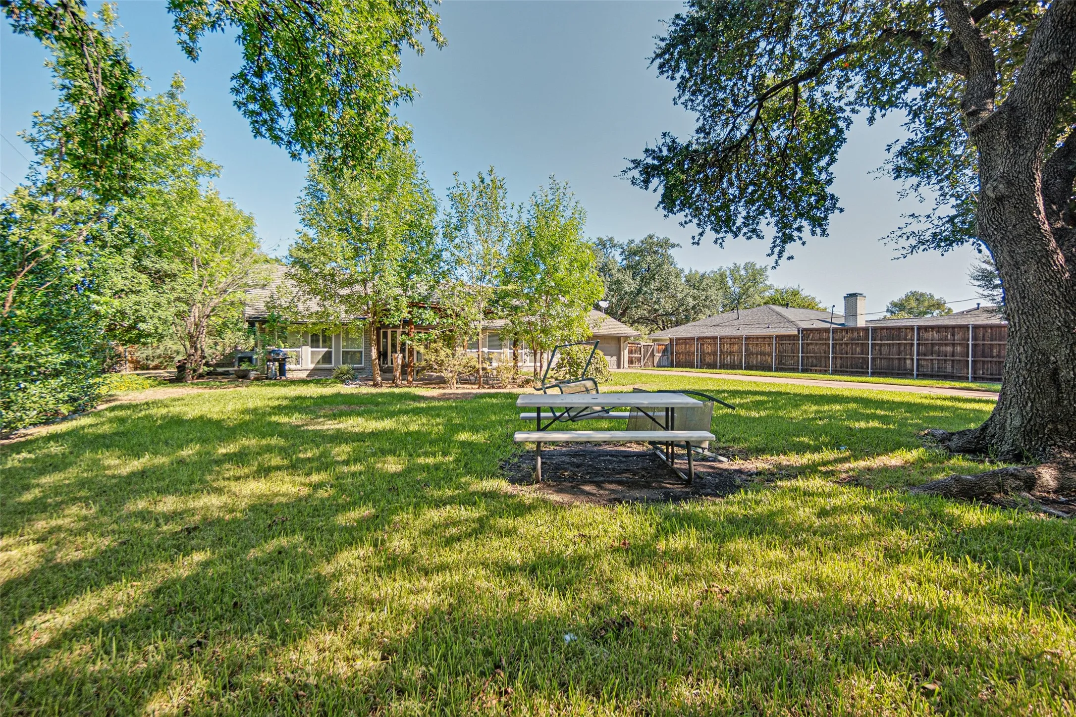 Single Family Residence For Sale in Dallas County , 3708 Princess Lane, Dallas, Texas 75229, 4 Bedroom, 5 Bathroom, 2 Garage spaces, 2,844 Sqft, built in 1972, mls#21399971, Real Estate Agent in Dallas, Homes For Sale in Dallas county, Homes For Sale in Dallas, Realtor in Dallas Texas, Real Estate Brokerage Independent Realty Texas, Luminita Cordes Realtor