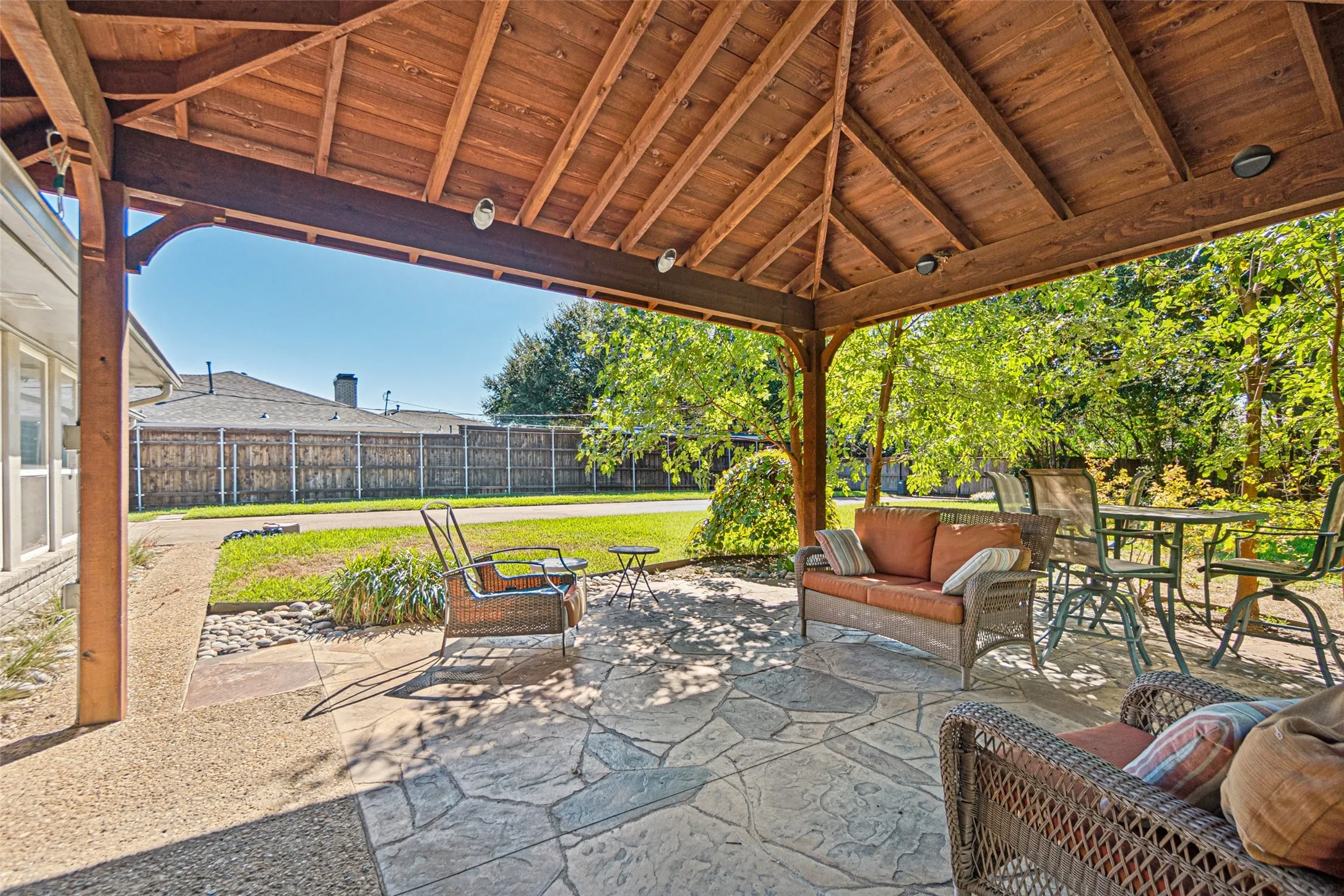 Single Family Residence For Sale in Dallas County , 3708 Princess Lane, Dallas, Texas 75229, 4 Bedroom, 5 Bathroom, 2 Garage spaces, 2,844 Sqft, built in 1972, mls#21399971, Real Estate Agent in Dallas, Homes For Sale in Dallas county, Homes For Sale in Dallas, Realtor in Dallas Texas, Real Estate Brokerage Independent Realty Texas, Luminita Cordes Realtor