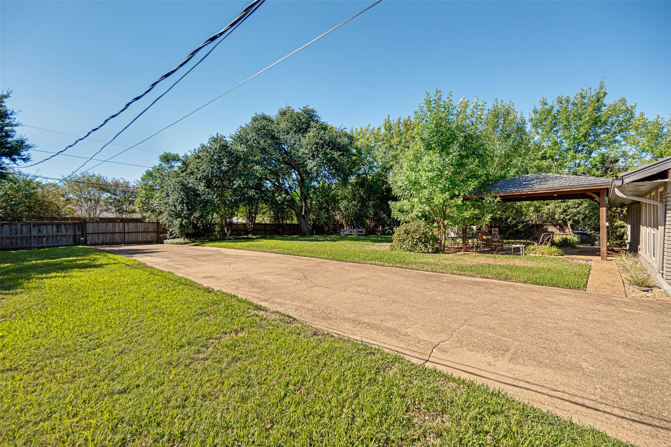 Single Family Residence For Sale in Dallas County , 3708 Princess Lane, Dallas, Texas 75229, 4 Bedroom, 5 Bathroom, 2 Garage spaces, 2,844 Sqft, built in 1972, mls#21399971, Real Estate Agent in Dallas, Homes For Sale in Dallas county, Homes For Sale in Dallas, Realtor in Dallas Texas, Real Estate Brokerage Independent Realty Texas, Luminita Cordes Realtor