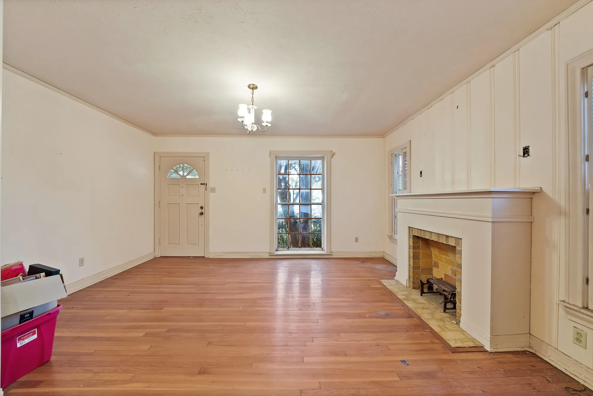 Hardwood-style flooring throughout