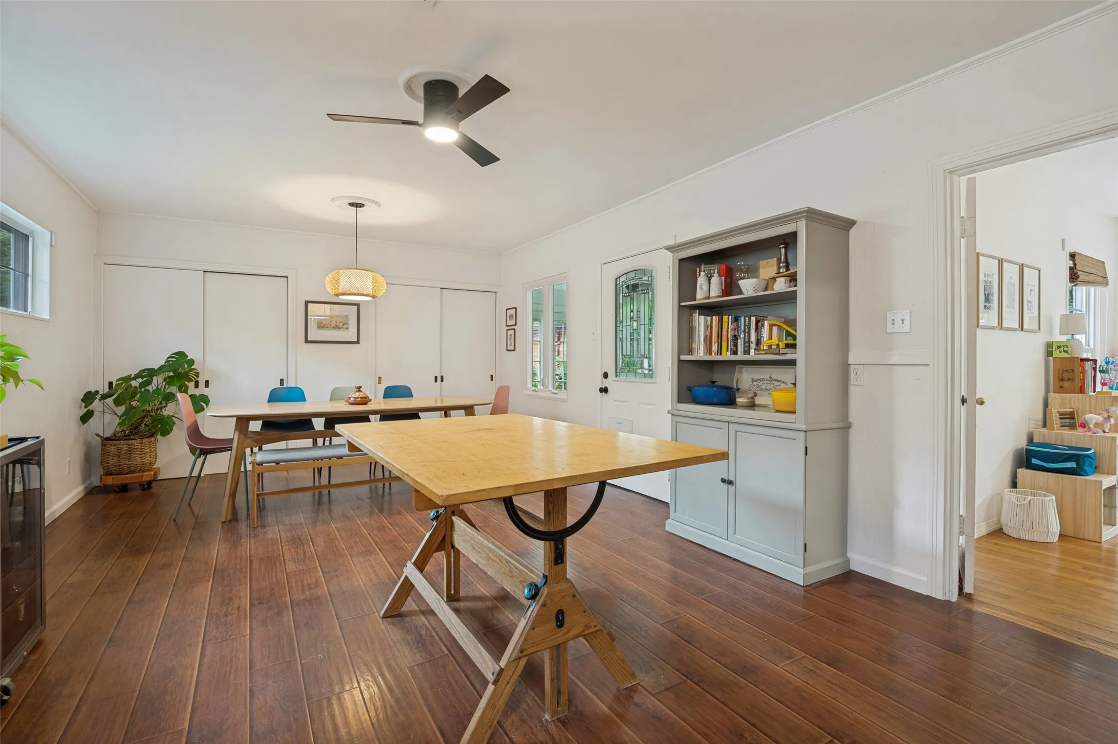 Single Family Residence For Sale in Dallas County , 314 N Marlborough Avenue, Dallas, Texas 75208, 2 Bedroom, 2 Bathroom, 1 Garage spaces, 1,330 Sqft, built in 1935, mls#21393918, Real Estate Agent in Dallas, Homes For Sale in Dallas county, Homes For Sale in Dallas, Realtor in Dallas Texas, Real Estate Brokerage Independent Realty Texas, Luminita Cordes Realtor