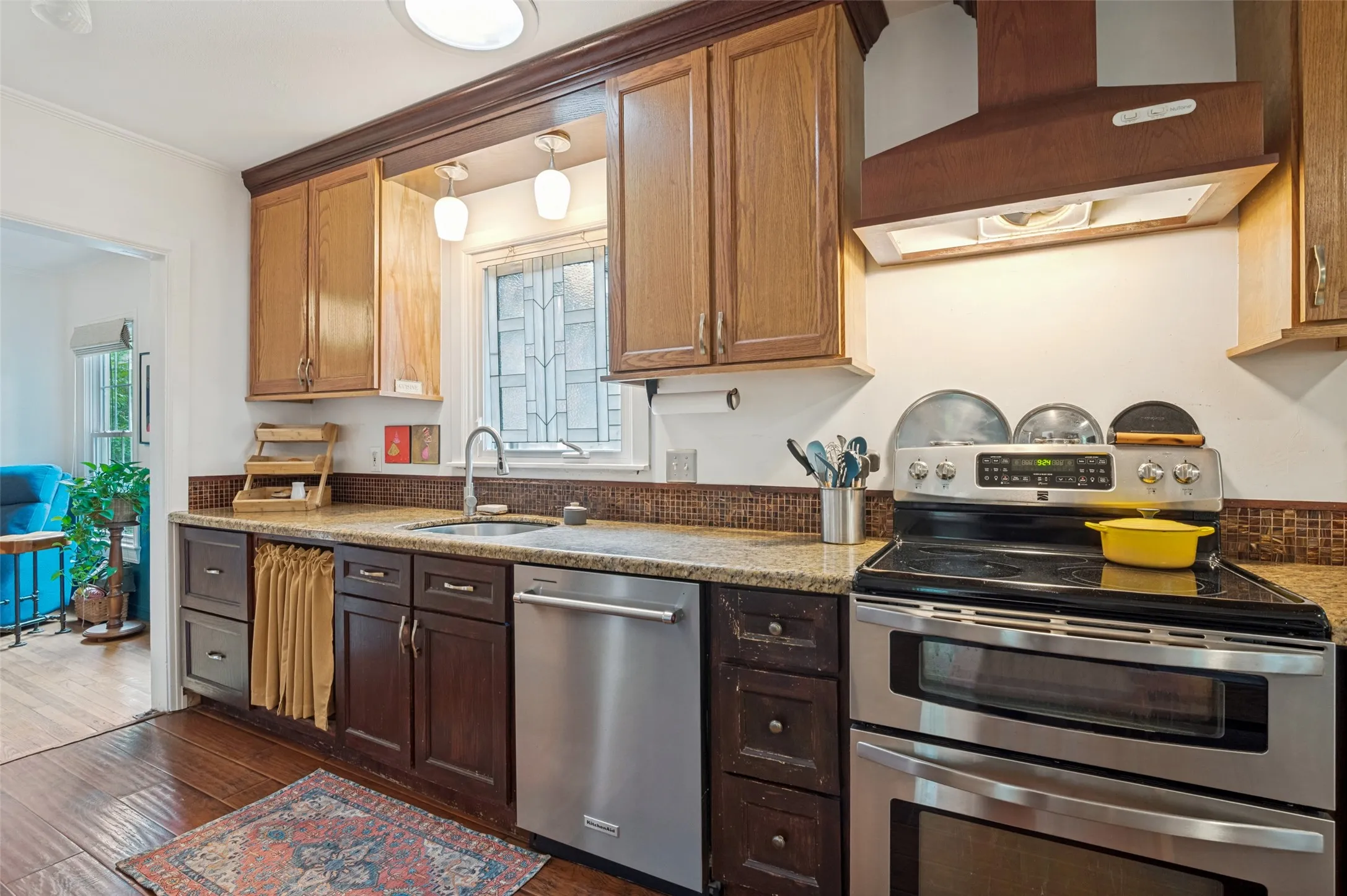 Single Family Residence For Sale in Dallas County , 314 N Marlborough Avenue, Dallas, Texas 75208, 2 Bedroom, 2 Bathroom, 1 Garage spaces, 1,330 Sqft, built in 1935, mls#21393918, Real Estate Agent in Dallas, Homes For Sale in Dallas county, Homes For Sale in Dallas, Realtor in Dallas Texas, Real Estate Brokerage Independent Realty Texas, Luminita Cordes Realtor