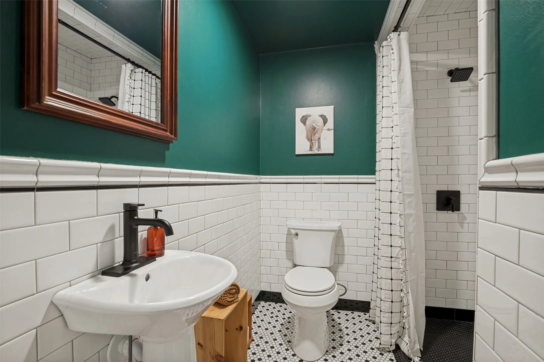 Single Family Residence For Sale in Dallas County , 314 N Marlborough Avenue, Dallas, Texas 75208, 2 Bedroom, 2 Bathroom, 1 Garage spaces, 1,330 Sqft, built in 1935, mls#21393918, Real Estate Agent in Dallas, Homes For Sale in Dallas county, Homes For Sale in Dallas, Realtor in Dallas Texas, Real Estate Brokerage Independent Realty Texas, Luminita Cordes Realtor