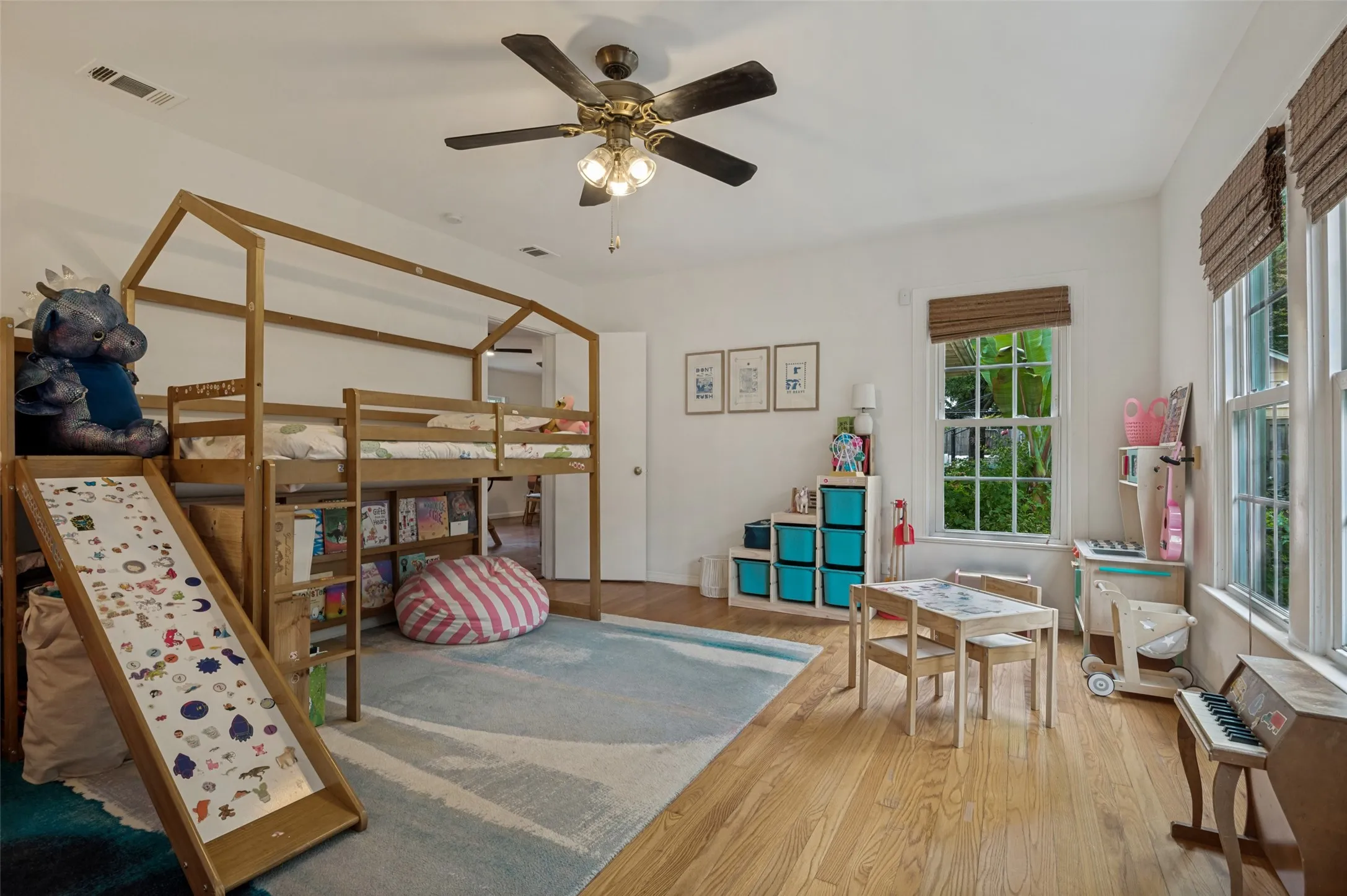 Single Family Residence For Sale in Dallas County , 314 N Marlborough Avenue, Dallas, Texas 75208, 2 Bedroom, 2 Bathroom, 1 Garage spaces, 1,330 Sqft, built in 1935, mls#21393918, Real Estate Agent in Dallas, Homes For Sale in Dallas county, Homes For Sale in Dallas, Realtor in Dallas Texas, Real Estate Brokerage Independent Realty Texas, Luminita Cordes Realtor