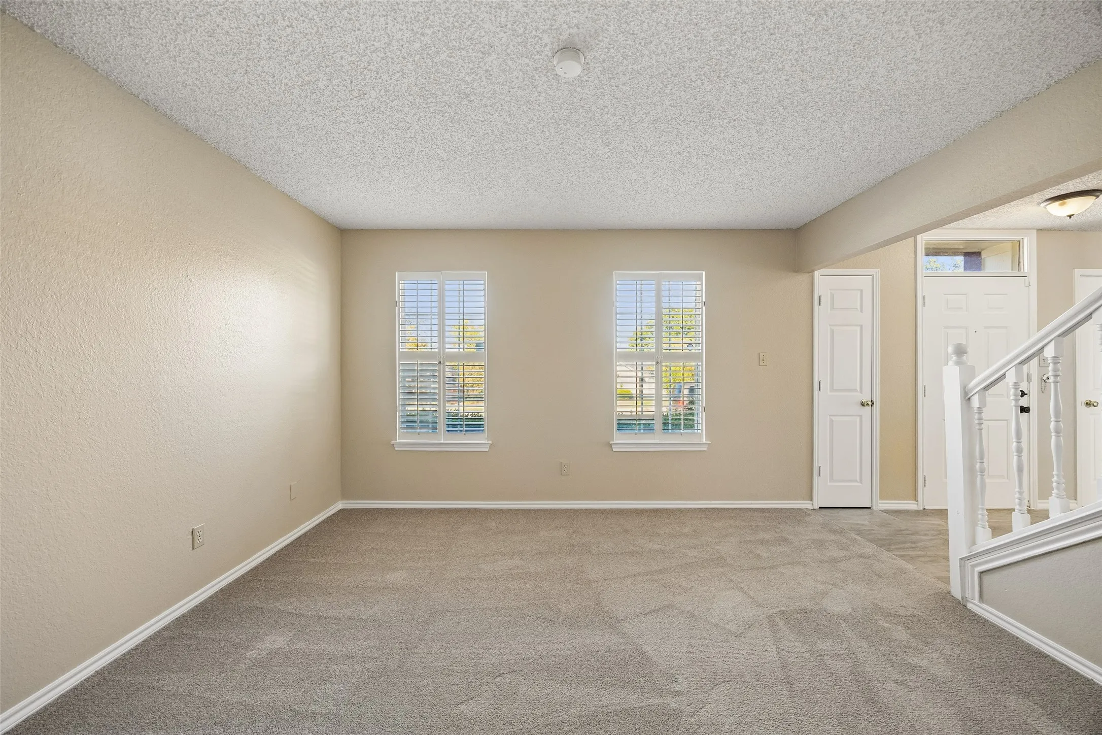 Single Family Residence For Sale in Dallas County , 1203 White Drive, Cedar Hill, Texas 75104, 4 Bedroom, 4 Bathroom, 2 Garage spaces, 2,430 Sqft, built in 1986, mls#21397905, Real Estate Agent in Cedar Hill, Homes For Sale in Dallas county, Homes For Sale in Cedar Hill, Realtor in Cedar Hill Texas, Real Estate Brokerage Independent Realty Texas, Luminita Cordes Realtor