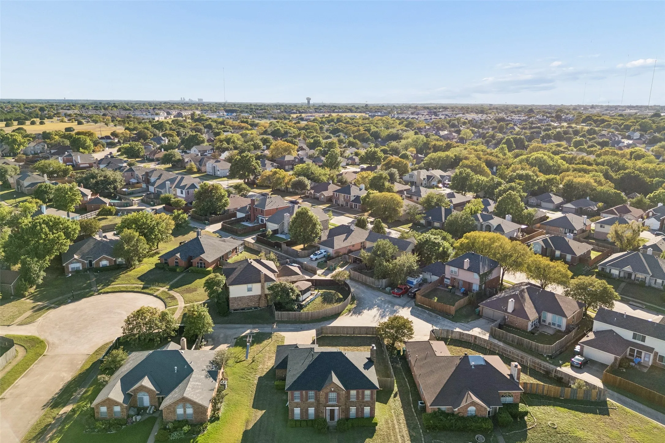 Single Family Residence For Sale in Dallas County , 1203 White Drive, Cedar Hill, Texas 75104, 4 Bedroom, 4 Bathroom, 2 Garage spaces, 2,430 Sqft, built in 1986, mls#21397905, Real Estate Agent in Cedar Hill, Homes For Sale in Dallas county, Homes For Sale in Cedar Hill, Realtor in Cedar Hill Texas, Real Estate Brokerage Independent Realty Texas, Luminita Cordes Realtor