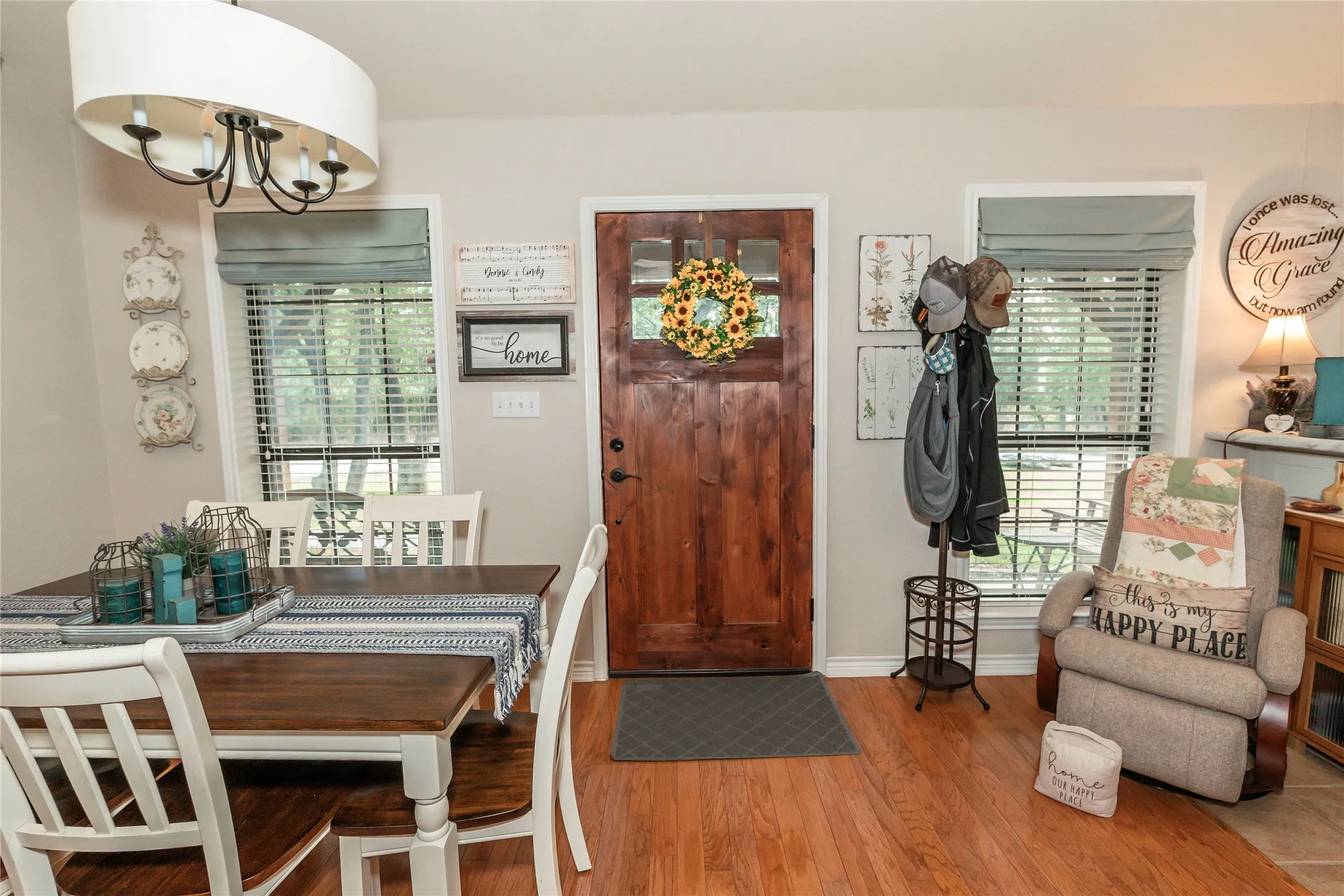 Single Family Residence For Sale in Montague County , 53 Country Club Court, Nocona, Texas 76255, 2 Bedroom, 2 Bathroom, 2 Garage spaces, 1,494 Sqft, built in 2003, mls#21399648, Real Estate Agent in Nocona, Homes For Sale in Montague county, Homes For Sale in Nocona, Realtor in Nocona Texas, Real Estate Brokerage Independent Realty Texas, Luminita Cordes Realtor