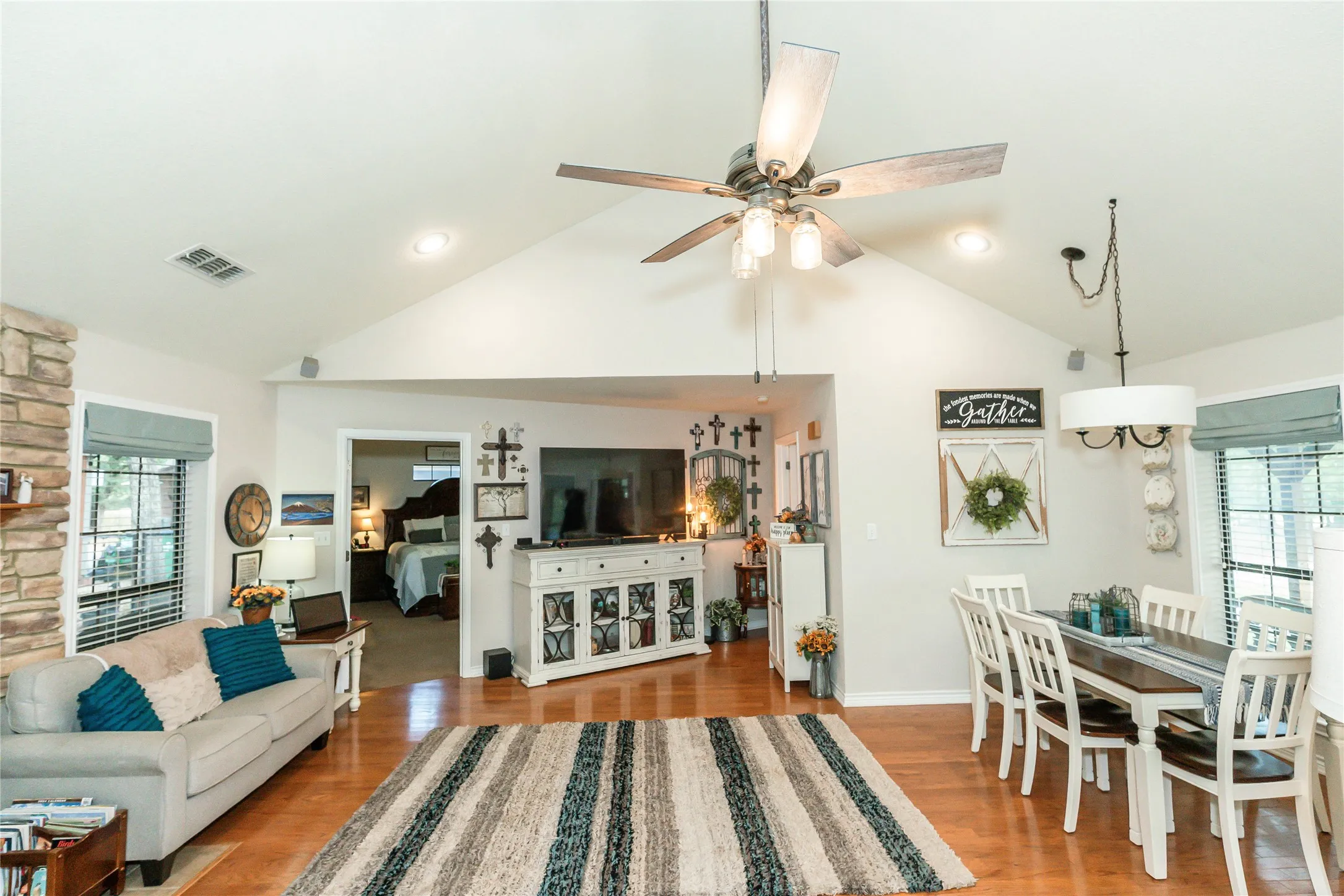 Single Family Residence For Sale in Montague County , 53 Country Club Court, Nocona, Texas 76255, 2 Bedroom, 2 Bathroom, 2 Garage spaces, 1,494 Sqft, built in 2003, mls#21399648, Real Estate Agent in Nocona, Homes For Sale in Montague county, Homes For Sale in Nocona, Realtor in Nocona Texas, Real Estate Brokerage Independent Realty Texas, Luminita Cordes Realtor