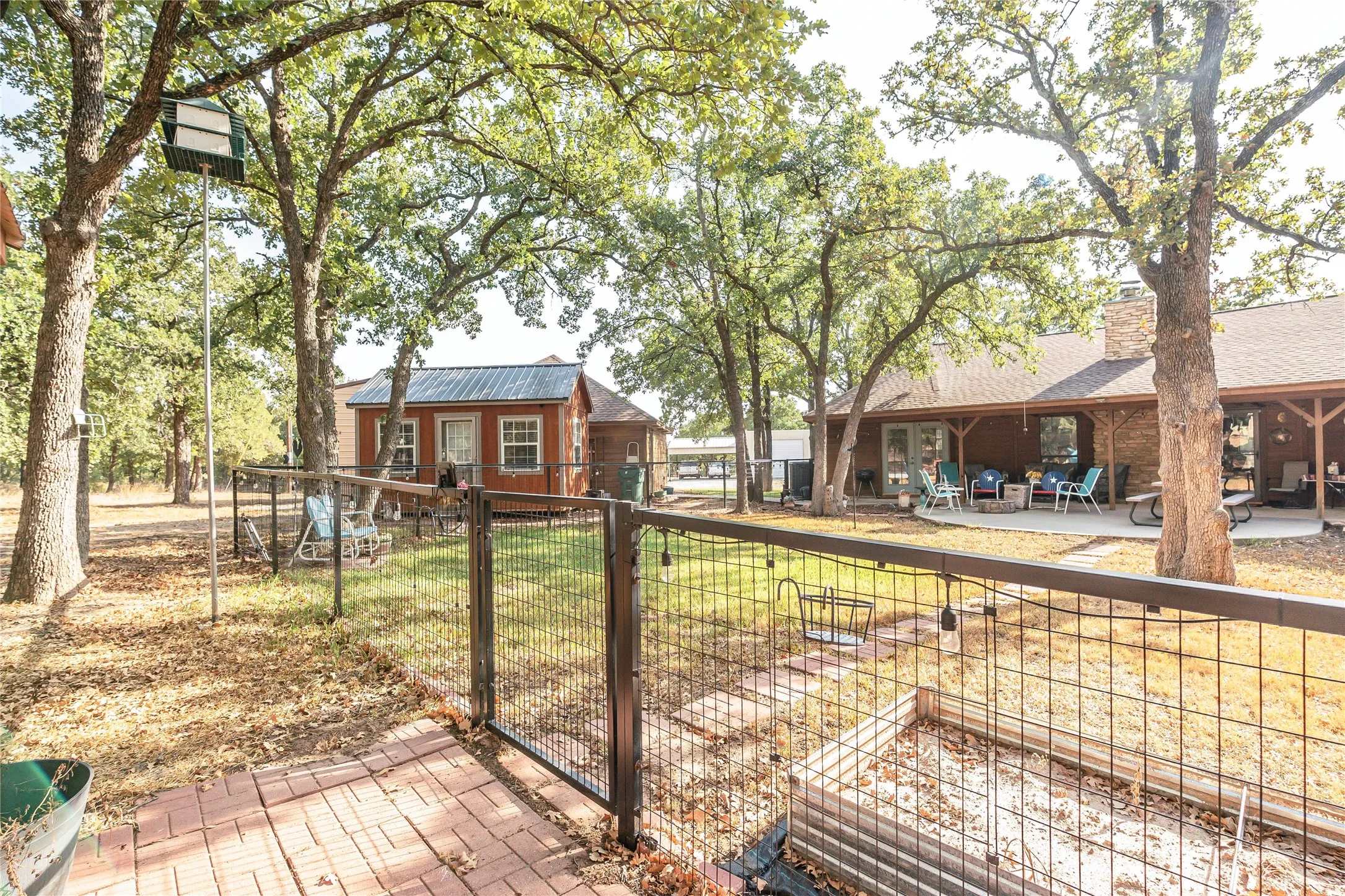 Single Family Residence For Sale in Montague County , 53 Country Club Court, Nocona, Texas 76255, 2 Bedroom, 2 Bathroom, 2 Garage spaces, 1,494 Sqft, built in 2003, mls#21399648, Real Estate Agent in Nocona, Homes For Sale in Montague county, Homes For Sale in Nocona, Realtor in Nocona Texas, Real Estate Brokerage Independent Realty Texas, Luminita Cordes Realtor