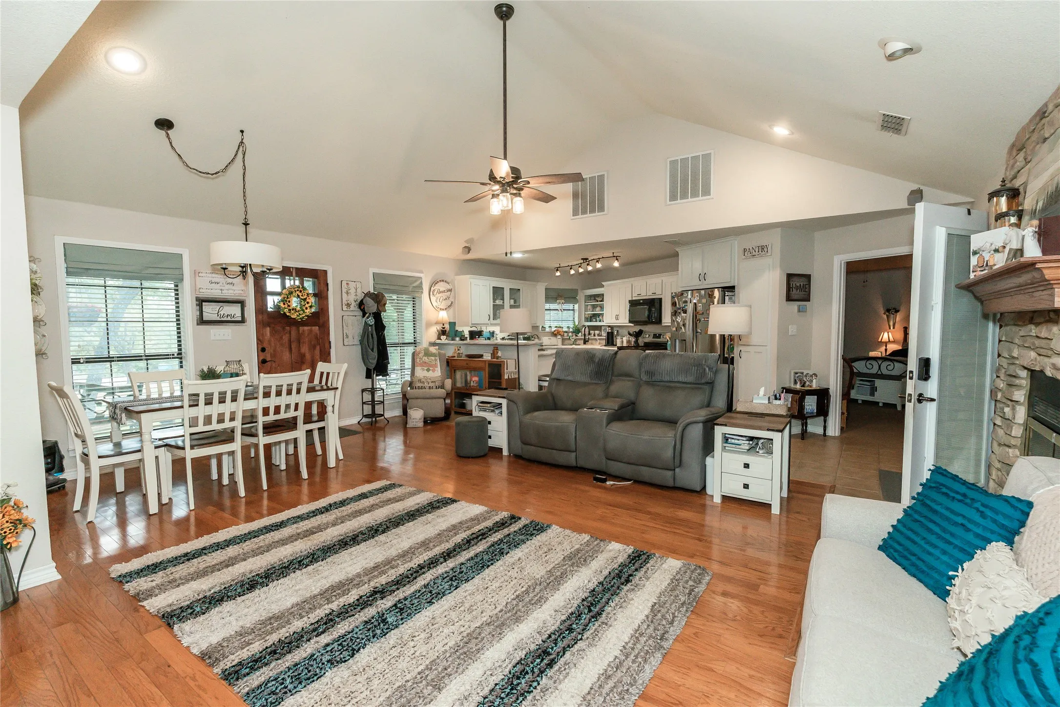 Single Family Residence For Sale in Montague County , 53 Country Club Court, Nocona, Texas 76255, 2 Bedroom, 2 Bathroom, 2 Garage spaces, 1,494 Sqft, built in 2003, mls#21399648, Real Estate Agent in Nocona, Homes For Sale in Montague county, Homes For Sale in Nocona, Realtor in Nocona Texas, Real Estate Brokerage Independent Realty Texas, Luminita Cordes Realtor