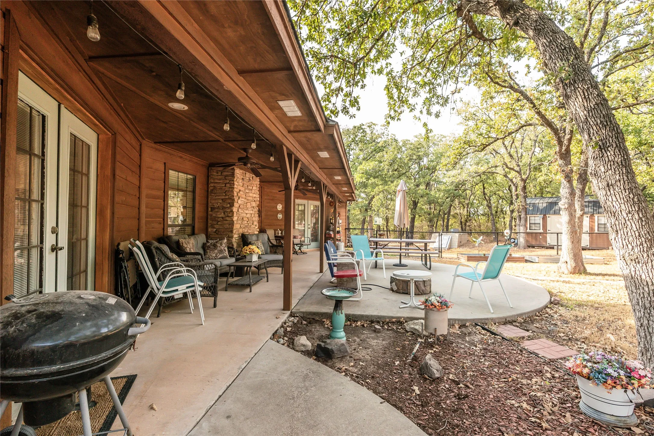 Single Family Residence For Sale in Montague County , 53 Country Club Court, Nocona, Texas 76255, 2 Bedroom, 2 Bathroom, 2 Garage spaces, 1,494 Sqft, built in 2003, mls#21399648, Real Estate Agent in Nocona, Homes For Sale in Montague county, Homes For Sale in Nocona, Realtor in Nocona Texas, Real Estate Brokerage Independent Realty Texas, Luminita Cordes Realtor