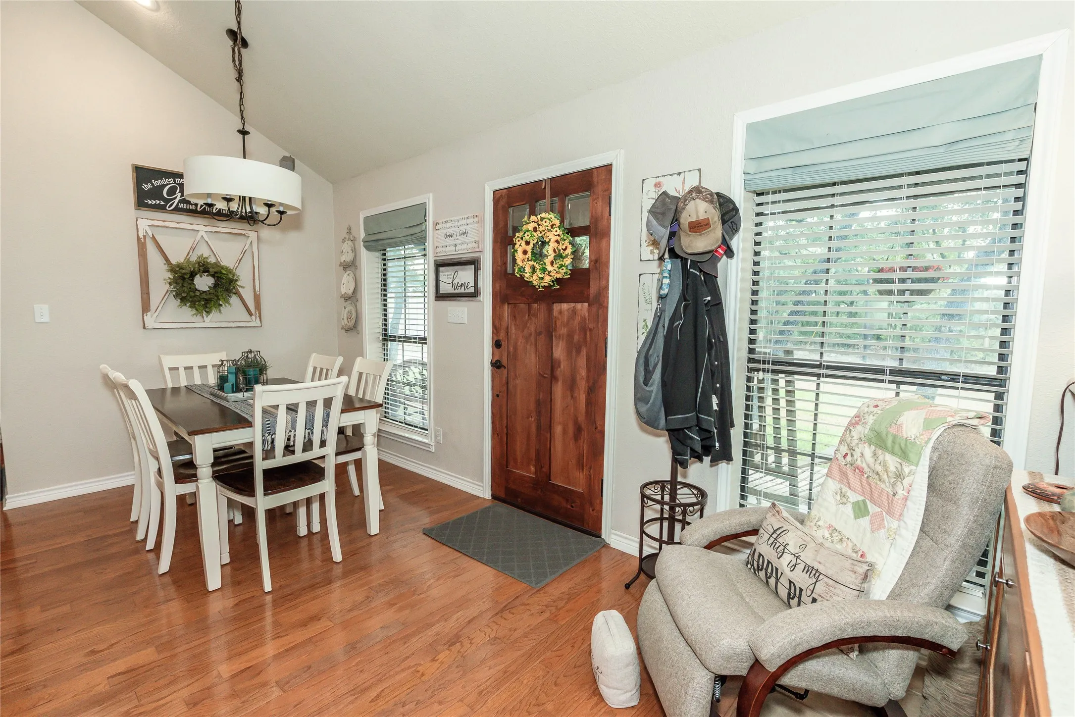 Single Family Residence For Sale in Montague County , 53 Country Club Court, Nocona, Texas 76255, 2 Bedroom, 2 Bathroom, 2 Garage spaces, 1,494 Sqft, built in 2003, mls#21399648, Real Estate Agent in Nocona, Homes For Sale in Montague county, Homes For Sale in Nocona, Realtor in Nocona Texas, Real Estate Brokerage Independent Realty Texas, Luminita Cordes Realtor