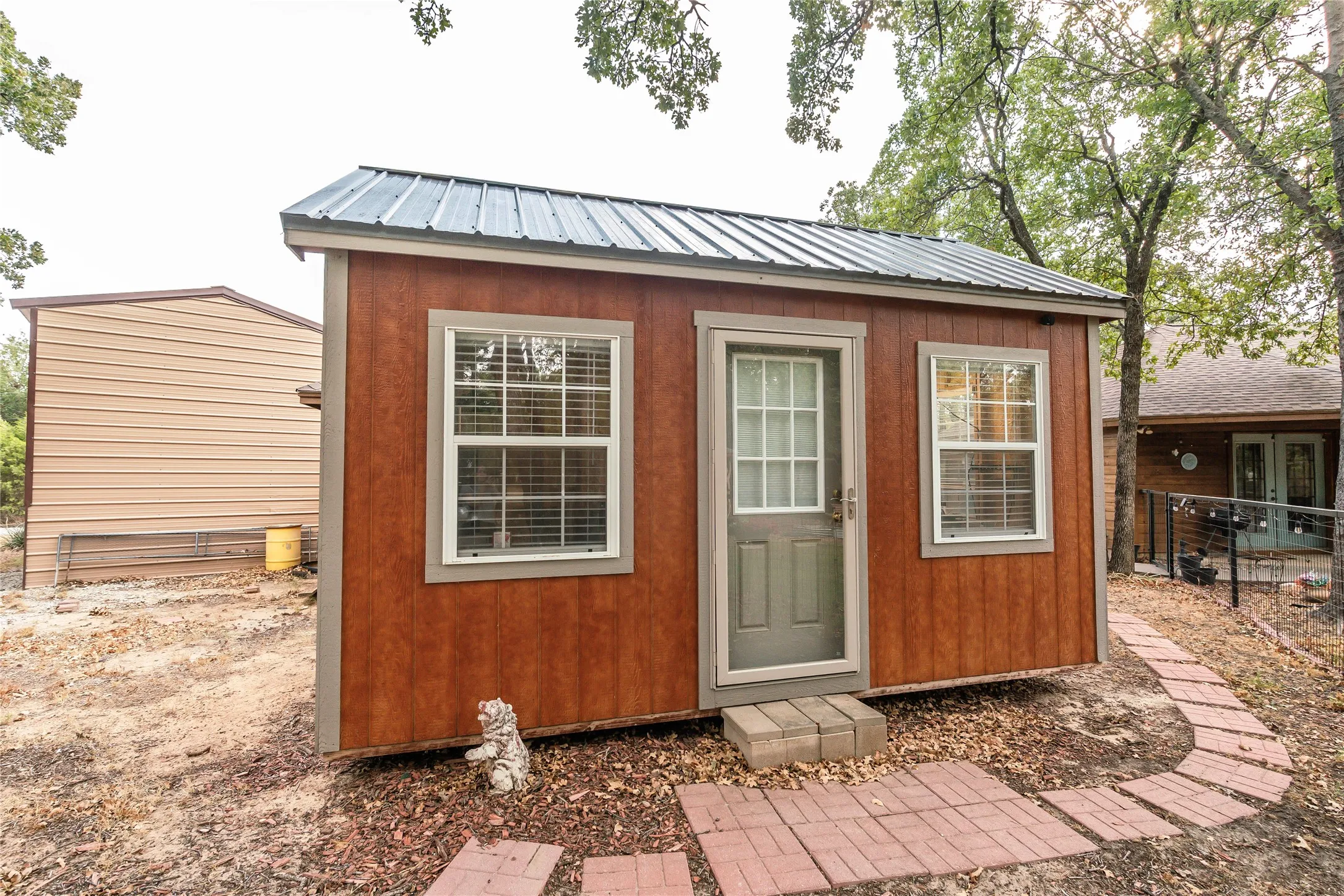 Single Family Residence For Sale in Montague County , 53 Country Club Court, Nocona, Texas 76255, 2 Bedroom, 2 Bathroom, 2 Garage spaces, 1,494 Sqft, built in 2003, mls#21399648, Real Estate Agent in Nocona, Homes For Sale in Montague county, Homes For Sale in Nocona, Realtor in Nocona Texas, Real Estate Brokerage Independent Realty Texas, Luminita Cordes Realtor