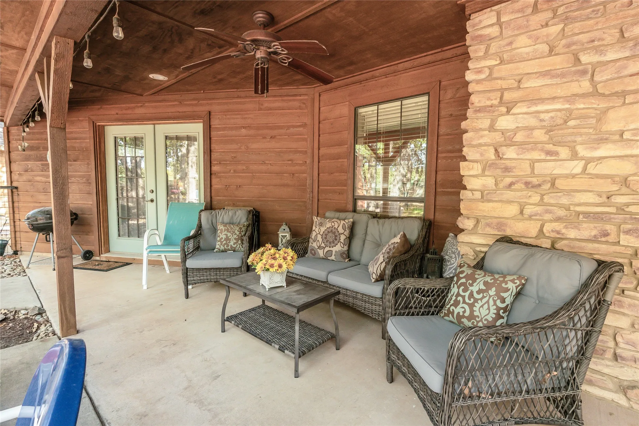 Single Family Residence For Sale in Montague County , 53 Country Club Court, Nocona, Texas 76255, 2 Bedroom, 2 Bathroom, 2 Garage spaces, 1,494 Sqft, built in 2003, mls#21399648, Real Estate Agent in Nocona, Homes For Sale in Montague county, Homes For Sale in Nocona, Realtor in Nocona Texas, Real Estate Brokerage Independent Realty Texas, Luminita Cordes Realtor