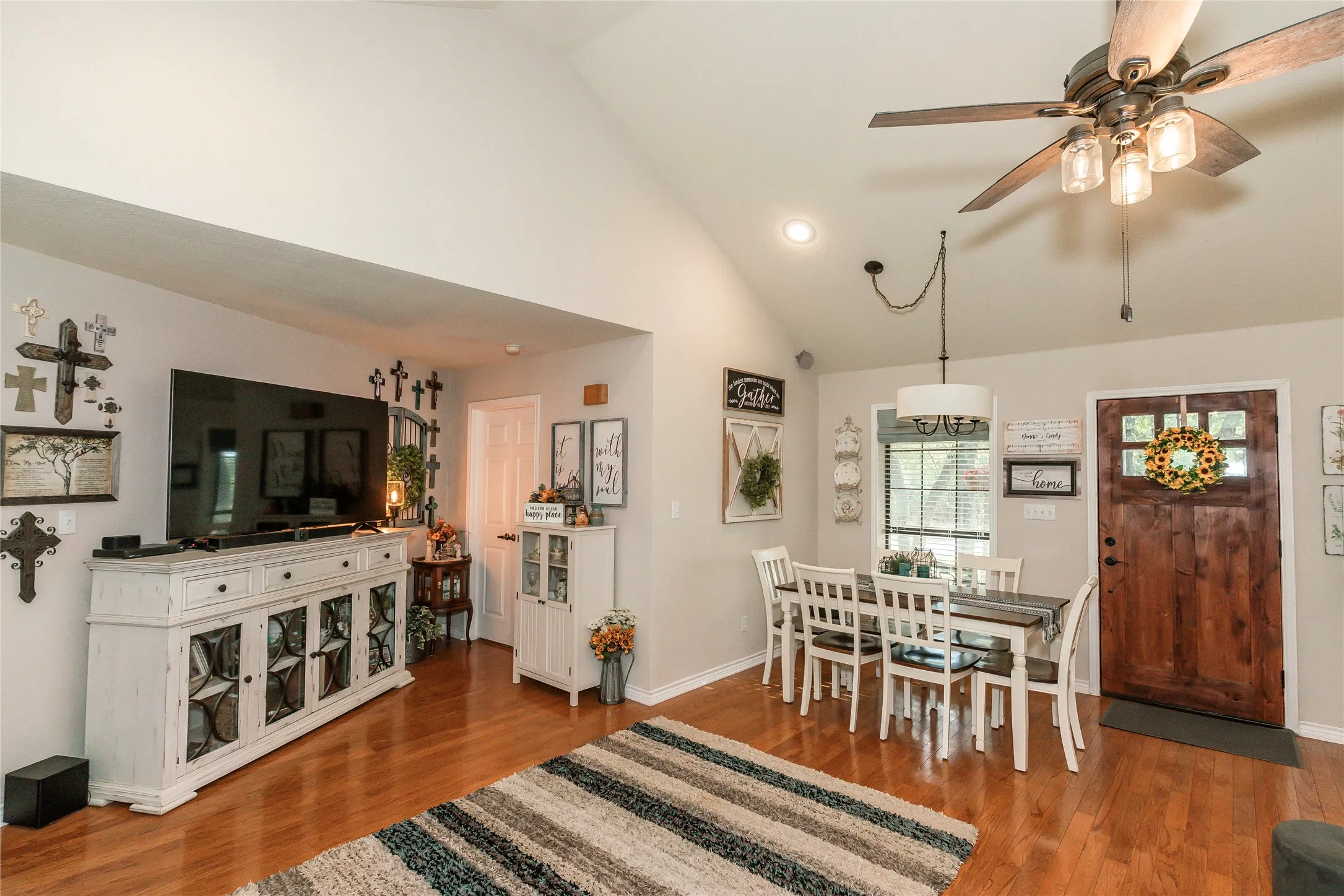 Single Family Residence For Sale in Montague County , 53 Country Club Court, Nocona, Texas 76255, 2 Bedroom, 2 Bathroom, 2 Garage spaces, 1,494 Sqft, built in 2003, mls#21399648, Real Estate Agent in Nocona, Homes For Sale in Montague county, Homes For Sale in Nocona, Realtor in Nocona Texas, Real Estate Brokerage Independent Realty Texas, Luminita Cordes Realtor