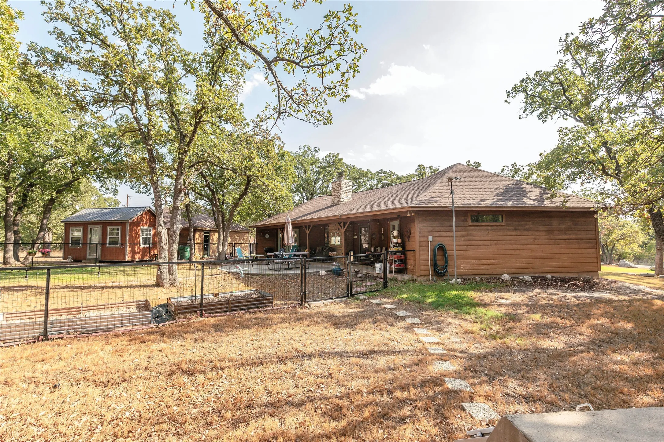 Single Family Residence For Sale in Montague County , 53 Country Club Court, Nocona, Texas 76255, 2 Bedroom, 2 Bathroom, 2 Garage spaces, 1,494 Sqft, built in 2003, mls#21399648, Real Estate Agent in Nocona, Homes For Sale in Montague county, Homes For Sale in Nocona, Realtor in Nocona Texas, Real Estate Brokerage Independent Realty Texas, Luminita Cordes Realtor