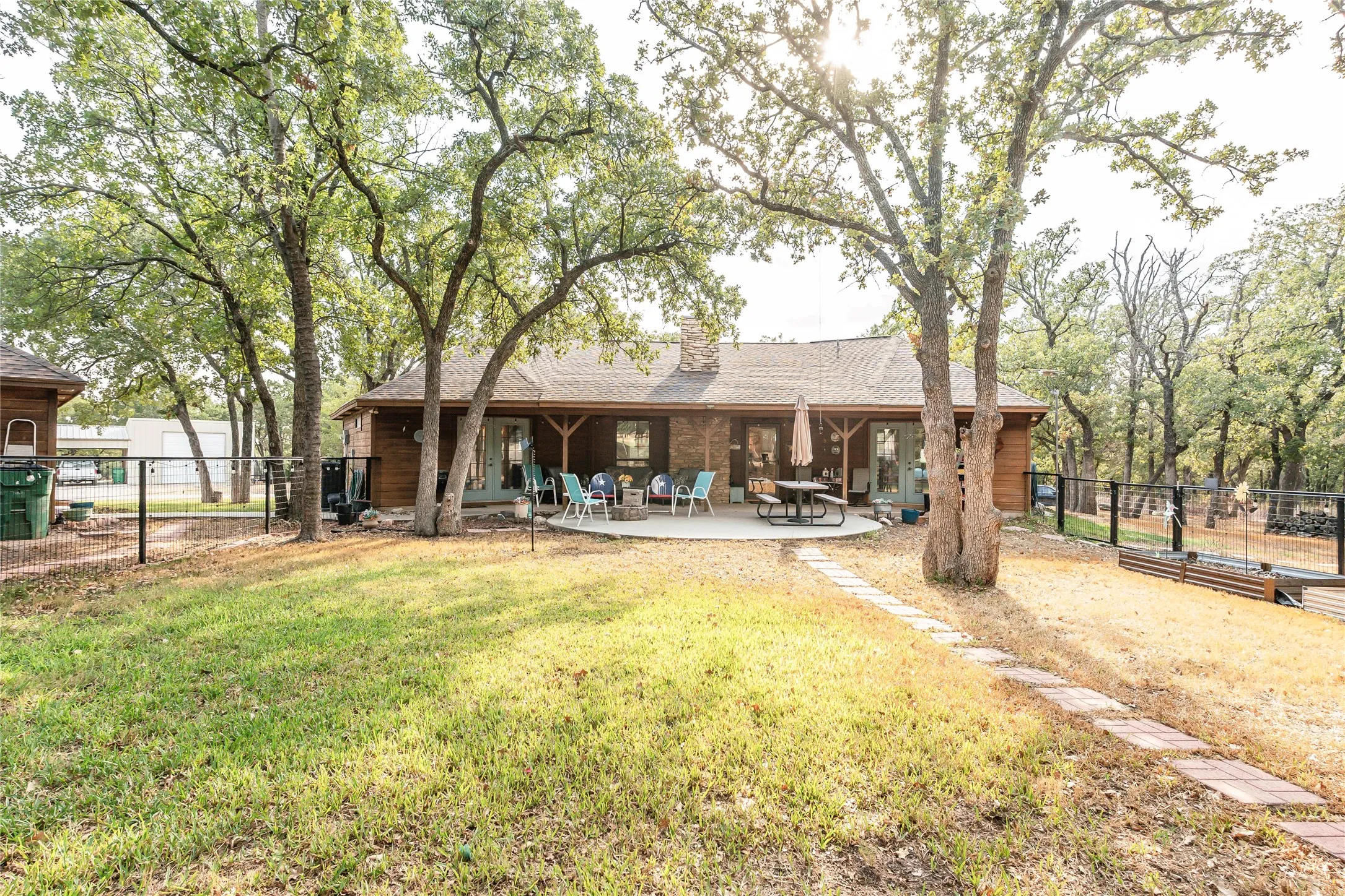 Single Family Residence For Sale in Montague County , 53 Country Club Court, Nocona, Texas 76255, 2 Bedroom, 2 Bathroom, 2 Garage spaces, 1,494 Sqft, built in 2003, mls#21399648, Real Estate Agent in Nocona, Homes For Sale in Montague county, Homes For Sale in Nocona, Realtor in Nocona Texas, Real Estate Brokerage Independent Realty Texas, Luminita Cordes Realtor