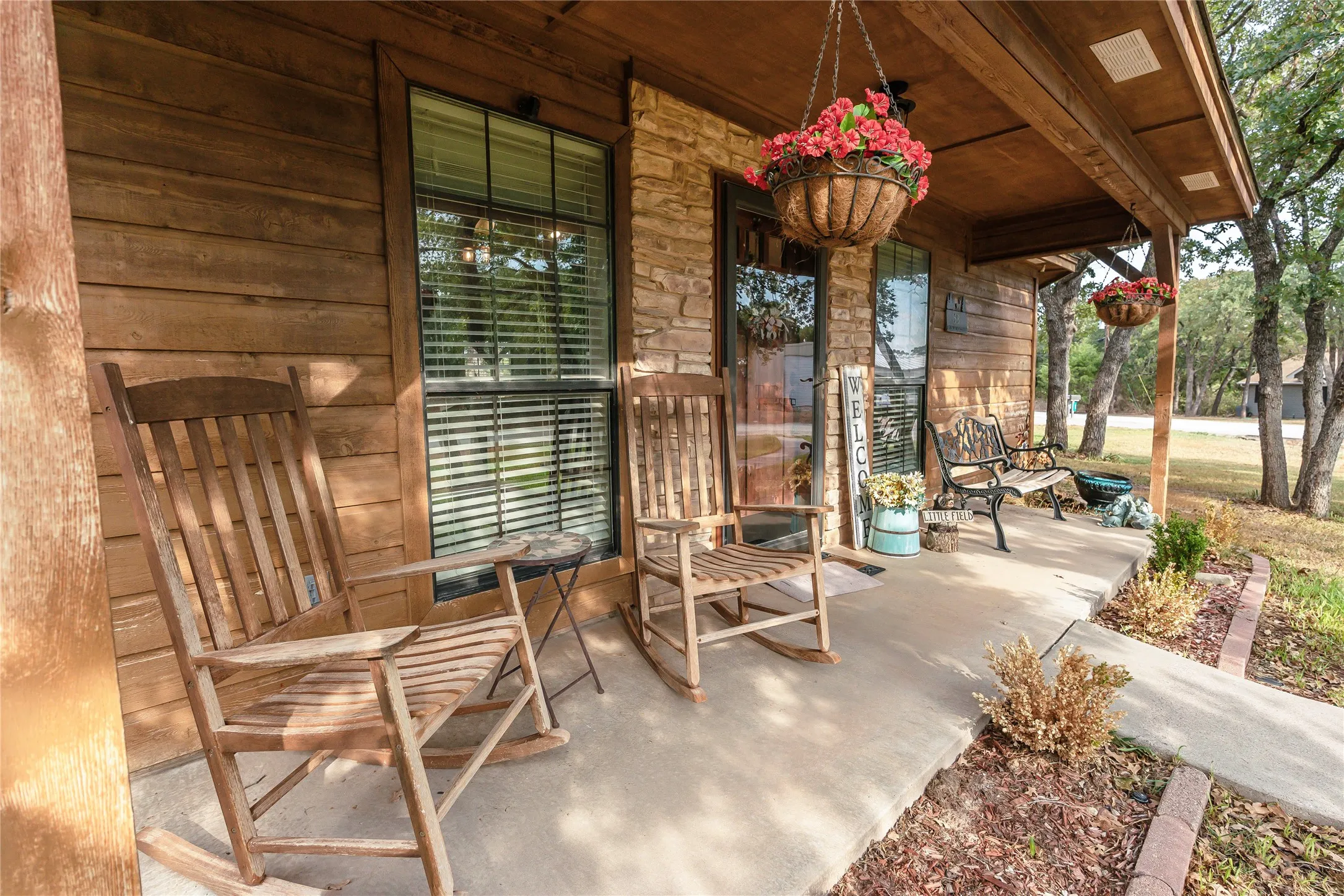 Single Family Residence For Sale in Montague County , 53 Country Club Court, Nocona, Texas 76255, 2 Bedroom, 2 Bathroom, 2 Garage spaces, 1,494 Sqft, built in 2003, mls#21399648, Real Estate Agent in Nocona, Homes For Sale in Montague county, Homes For Sale in Nocona, Realtor in Nocona Texas, Real Estate Brokerage Independent Realty Texas, Luminita Cordes Realtor