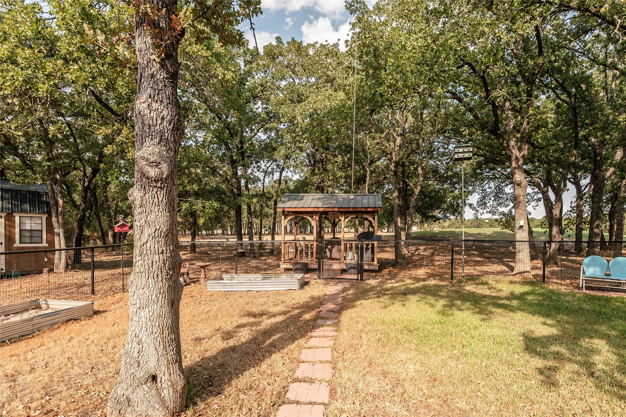 Single Family Residence For Sale in Montague County , 53 Country Club Court, Nocona, Texas 76255, 2 Bedroom, 2 Bathroom, 2 Garage spaces, 1,494 Sqft, built in 2003, mls#21399648, Real Estate Agent in Nocona, Homes For Sale in Montague county, Homes For Sale in Nocona, Realtor in Nocona Texas, Real Estate Brokerage Independent Realty Texas, Luminita Cordes Realtor
