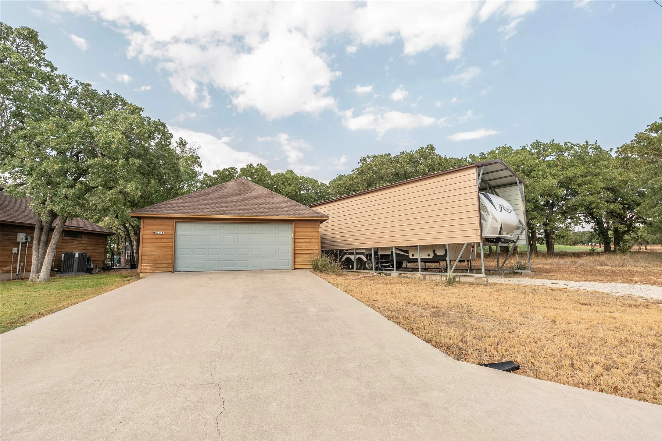 Single Family Residence For Sale in Montague County , 53 Country Club Court, Nocona, Texas 76255, 2 Bedroom, 2 Bathroom, 2 Garage spaces, 1,494 Sqft, built in 2003, mls#21399648, Real Estate Agent in Nocona, Homes For Sale in Montague county, Homes For Sale in Nocona, Realtor in Nocona Texas, Real Estate Brokerage Independent Realty Texas, Luminita Cordes Realtor