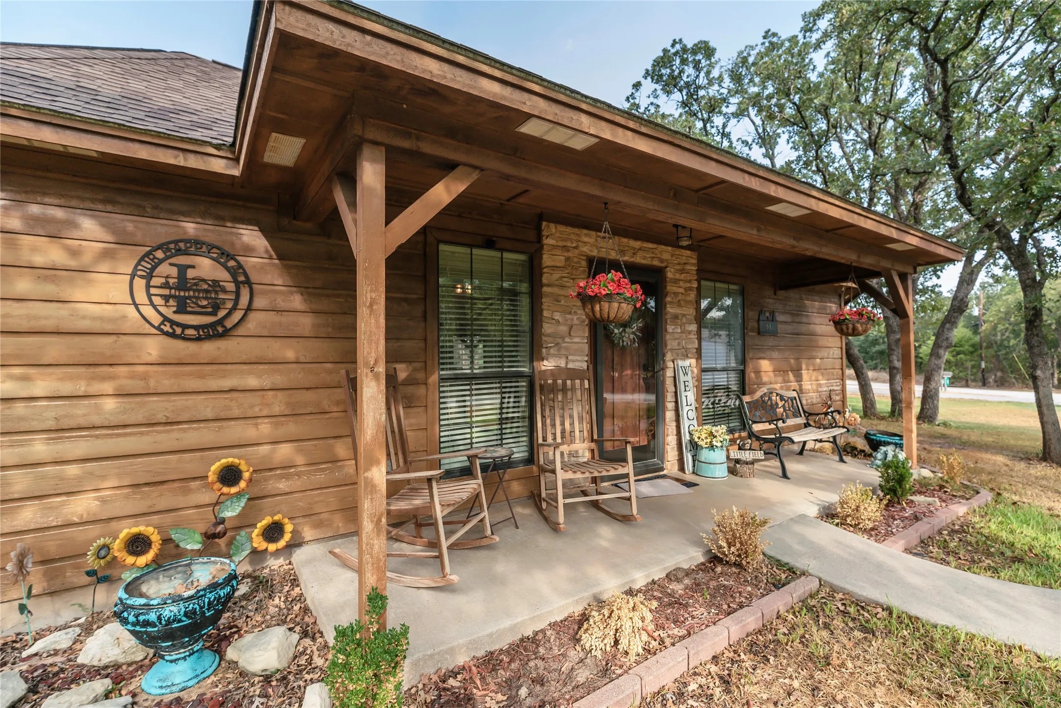 Single Family Residence For Sale in Montague County , 53 Country Club Court, Nocona, Texas 76255, 2 Bedroom, 2 Bathroom, 2 Garage spaces, 1,494 Sqft, built in 2003, mls#21399648, Real Estate Agent in Nocona, Homes For Sale in Montague county, Homes For Sale in Nocona, Realtor in Nocona Texas, Real Estate Brokerage Independent Realty Texas, Luminita Cordes Realtor