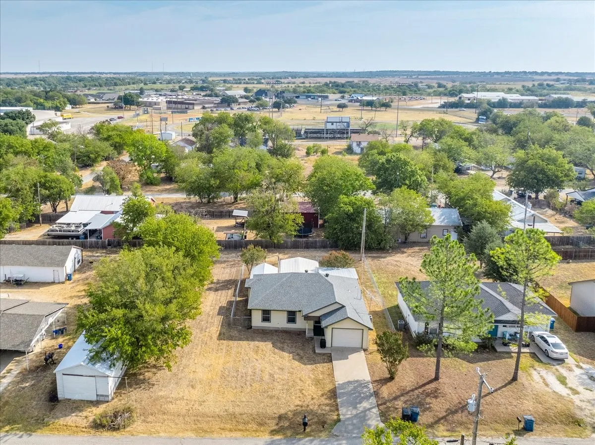 Single Family Residence For Sale in Hill County , 401 S Llano Street, Whitney, Texas 76692, 3 Bedroom, 2 Bathroom, 1 Garage spaces, 1,138 Sqft, built in 2004, mls#21397228, Real Estate Agent in Whitney, Homes For Sale in Hill county, Homes For Sale in Whitney, Realtor in Whitney Texas, Real Estate Brokerage Independent Realty Texas, Luminita Cordes Realtor