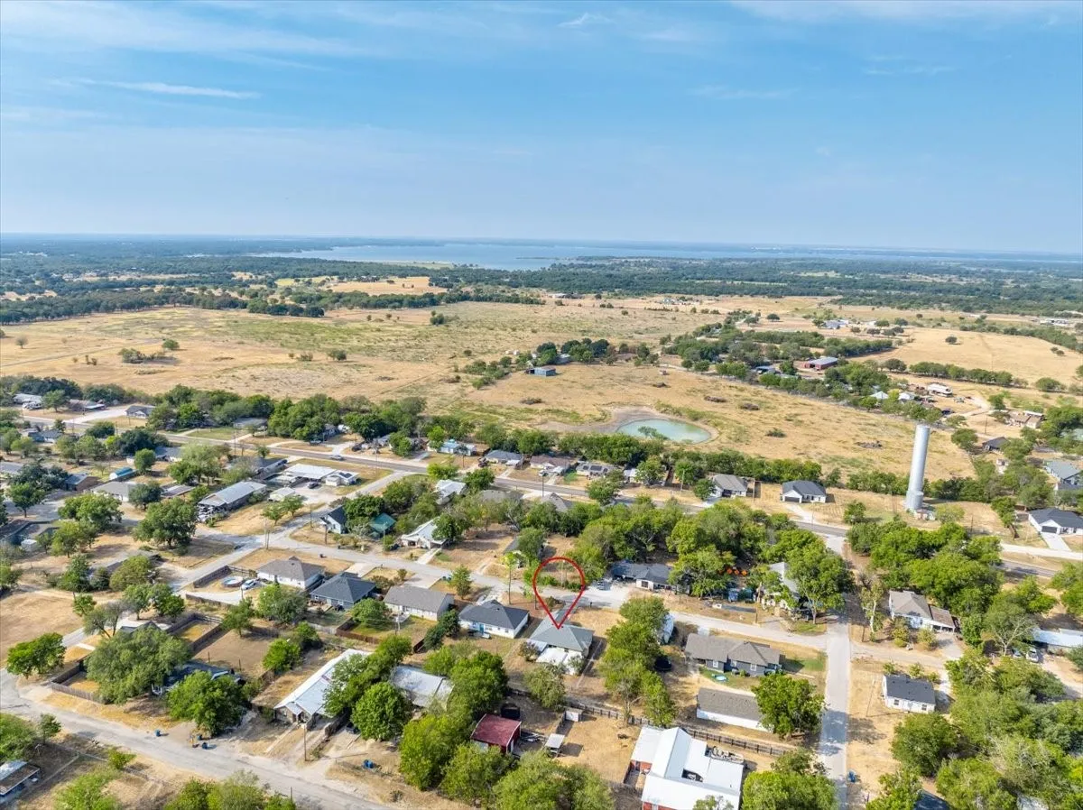 Single Family Residence For Sale in Hill County , 401 S Llano Street, Whitney, Texas 76692, 3 Bedroom, 2 Bathroom, 1 Garage spaces, 1,138 Sqft, built in 2004, mls#21397228, Real Estate Agent in Whitney, Homes For Sale in Hill county, Homes For Sale in Whitney, Realtor in Whitney Texas, Real Estate Brokerage Independent Realty Texas, Luminita Cordes Realtor