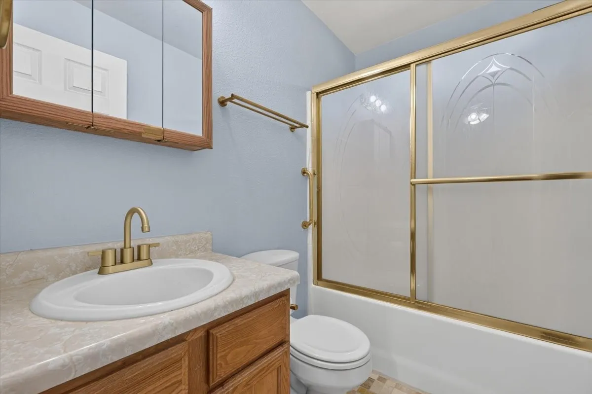 Single Family Residence For Sale in Hill County , 401 S Llano Street, Whitney, Texas 76692, 3 Bedroom, 2 Bathroom, 1 Garage spaces, 1,138 Sqft, built in 2004, mls#21397228, Real Estate Agent in Whitney, Homes For Sale in Hill county, Homes For Sale in Whitney, Realtor in Whitney Texas, Real Estate Brokerage Independent Realty Texas, Luminita Cordes Realtor