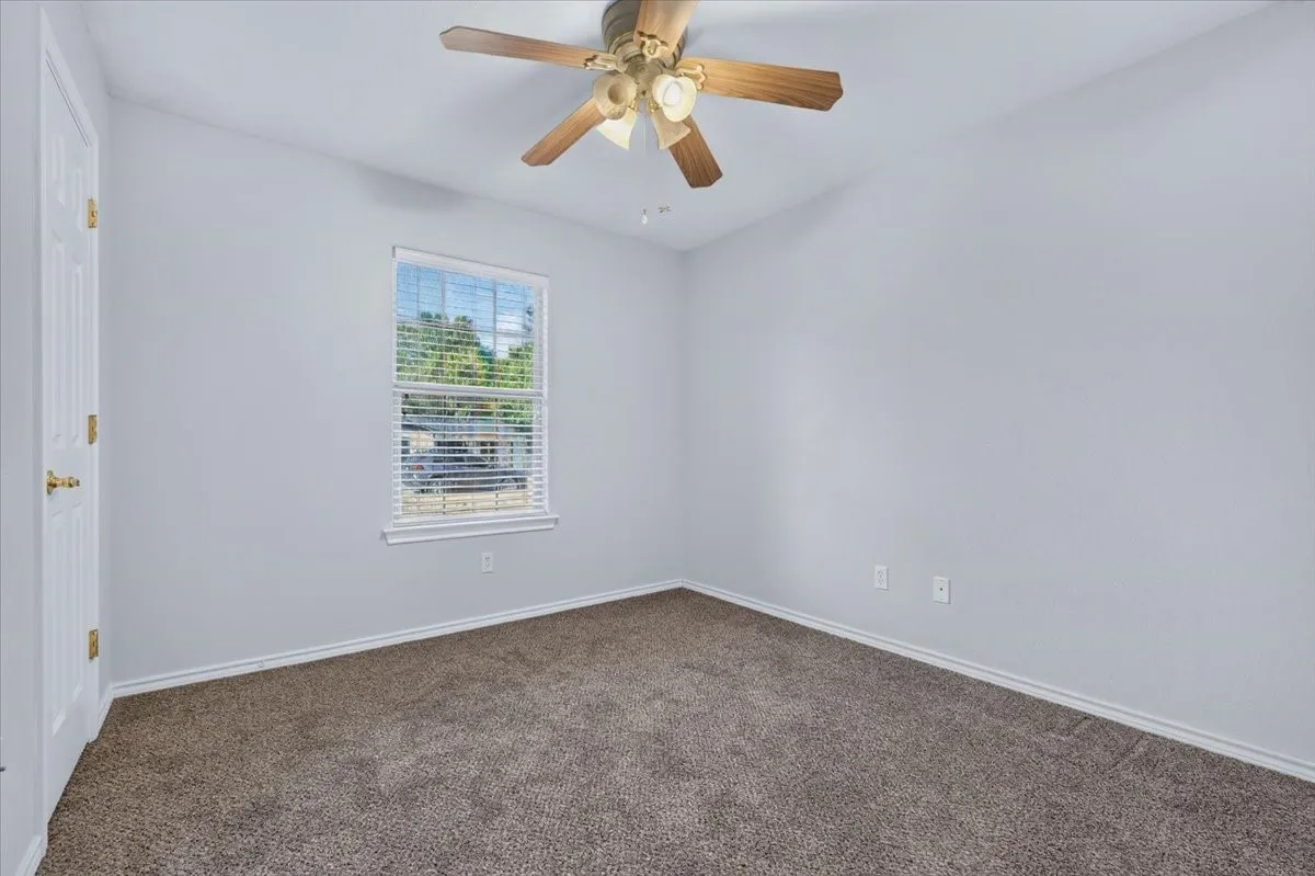 Single Family Residence For Sale in Hill County , 401 S Llano Street, Whitney, Texas 76692, 3 Bedroom, 2 Bathroom, 1 Garage spaces, 1,138 Sqft, built in 2004, mls#21397228, Real Estate Agent in Whitney, Homes For Sale in Hill county, Homes For Sale in Whitney, Realtor in Whitney Texas, Real Estate Brokerage Independent Realty Texas, Luminita Cordes Realtor