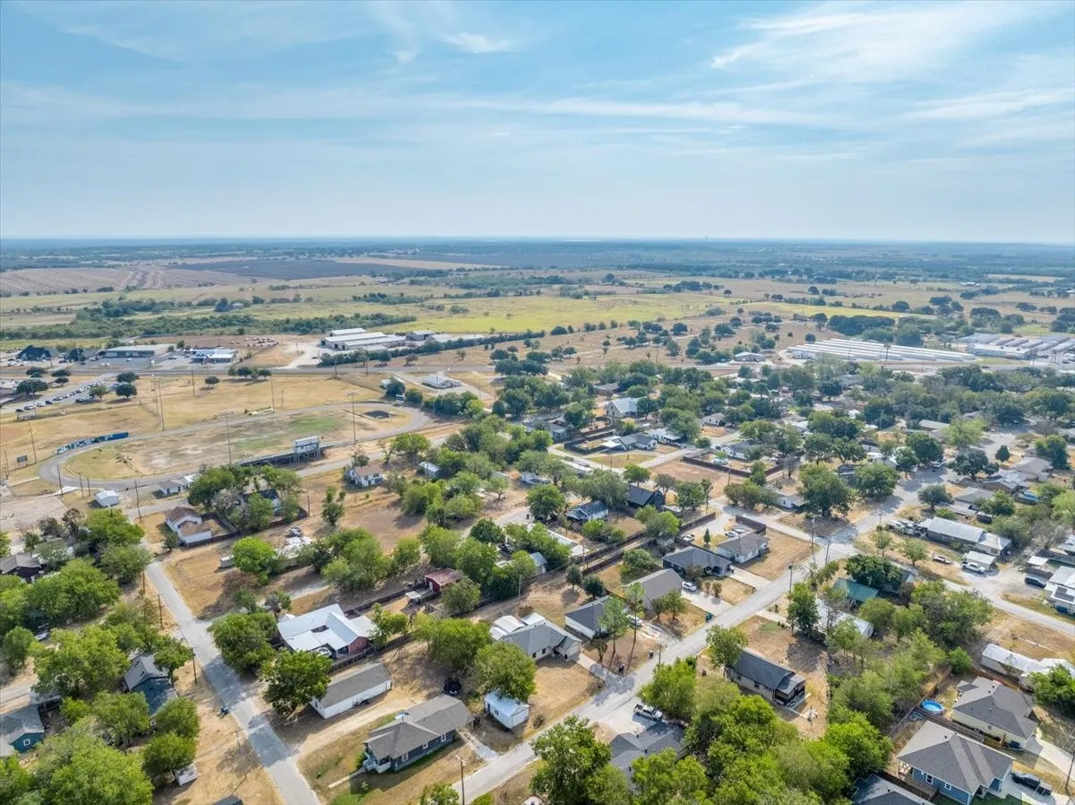 Single Family Residence For Sale in Hill County , 401 S Llano Street, Whitney, Texas 76692, 3 Bedroom, 2 Bathroom, 1 Garage spaces, 1,138 Sqft, built in 2004, mls#21397228, Real Estate Agent in Whitney, Homes For Sale in Hill county, Homes For Sale in Whitney, Realtor in Whitney Texas, Real Estate Brokerage Independent Realty Texas, Luminita Cordes Realtor
