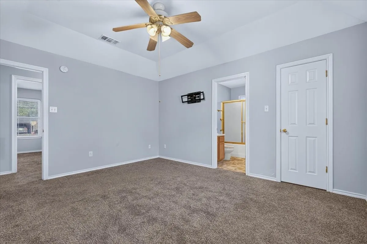Single Family Residence For Sale in Hill County , 401 S Llano Street, Whitney, Texas 76692, 3 Bedroom, 2 Bathroom, 1 Garage spaces, 1,138 Sqft, built in 2004, mls#21397228, Real Estate Agent in Whitney, Homes For Sale in Hill county, Homes For Sale in Whitney, Realtor in Whitney Texas, Real Estate Brokerage Independent Realty Texas, Luminita Cordes Realtor
