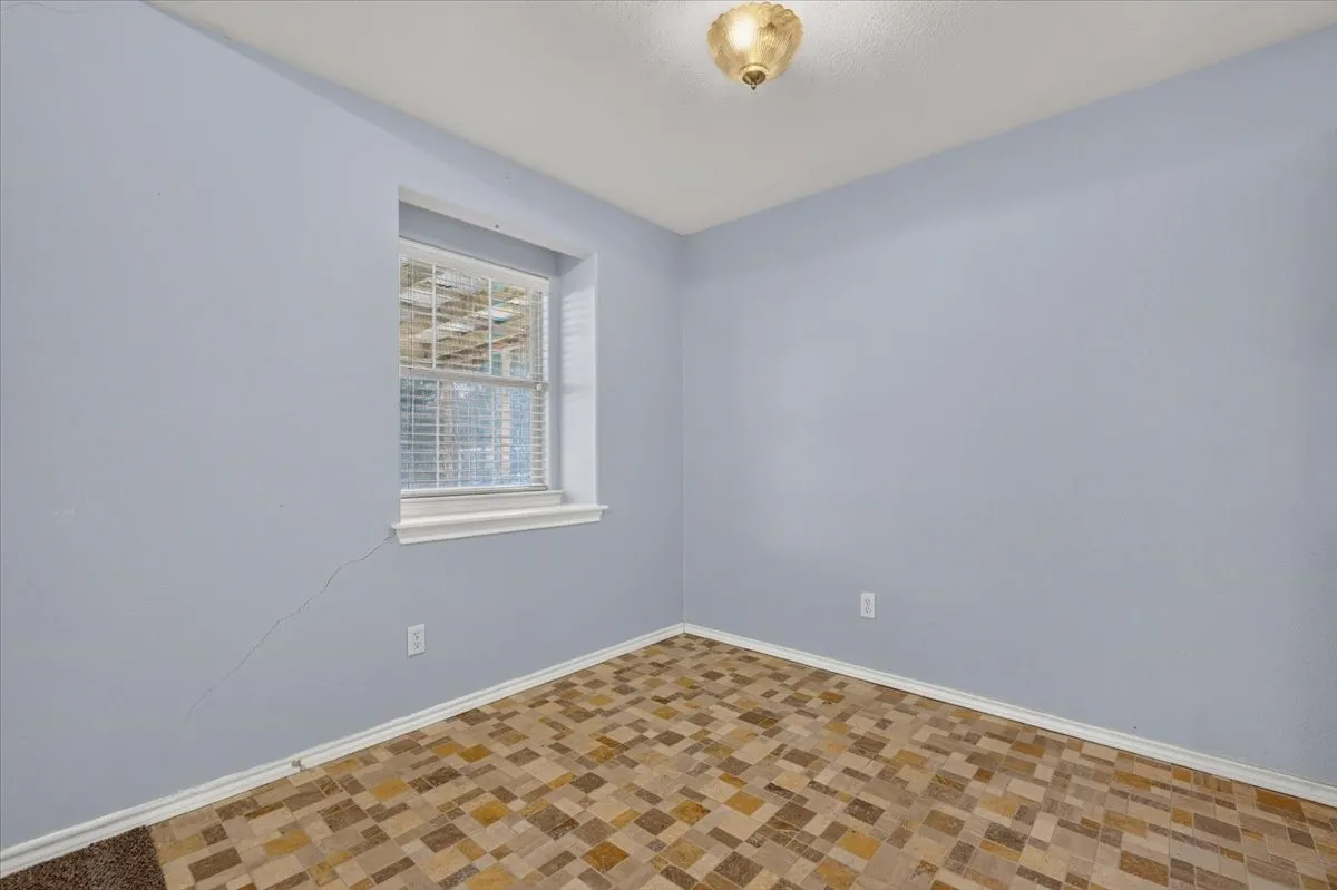 Single Family Residence For Sale in Hill County , 401 S Llano Street, Whitney, Texas 76692, 3 Bedroom, 2 Bathroom, 1 Garage spaces, 1,138 Sqft, built in 2004, mls#21397228, Real Estate Agent in Whitney, Homes For Sale in Hill county, Homes For Sale in Whitney, Realtor in Whitney Texas, Real Estate Brokerage Independent Realty Texas, Luminita Cordes Realtor