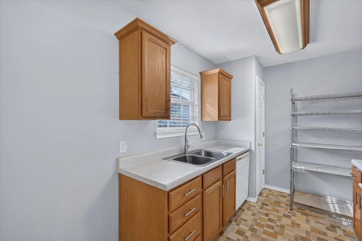 Single Family Residence For Sale in Hill County , 401 S Llano Street, Whitney, Texas 76692, 3 Bedroom, 2 Bathroom, 1 Garage spaces, 1,138 Sqft, built in 2004, mls#21397228, Real Estate Agent in Whitney, Homes For Sale in Hill county, Homes For Sale in Whitney, Realtor in Whitney Texas, Real Estate Brokerage Independent Realty Texas, Luminita Cordes Realtor
