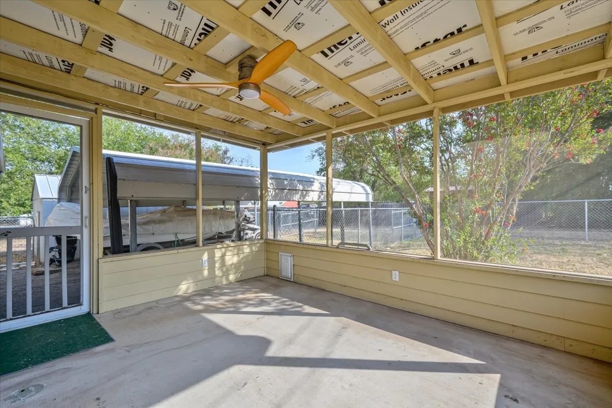 Single Family Residence For Sale in Hill County , 401 S Llano Street, Whitney, Texas 76692, 3 Bedroom, 2 Bathroom, 1 Garage spaces, 1,138 Sqft, built in 2004, mls#21397228, Real Estate Agent in Whitney, Homes For Sale in Hill county, Homes For Sale in Whitney, Realtor in Whitney Texas, Real Estate Brokerage Independent Realty Texas, Luminita Cordes Realtor