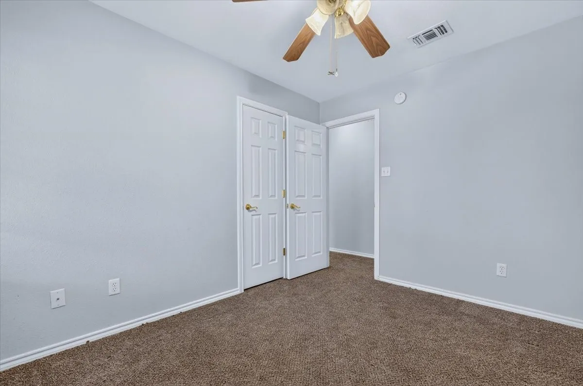 Single Family Residence For Sale in Hill County , 401 S Llano Street, Whitney, Texas 76692, 3 Bedroom, 2 Bathroom, 1 Garage spaces, 1,138 Sqft, built in 2004, mls#21397228, Real Estate Agent in Whitney, Homes For Sale in Hill county, Homes For Sale in Whitney, Realtor in Whitney Texas, Real Estate Brokerage Independent Realty Texas, Luminita Cordes Realtor