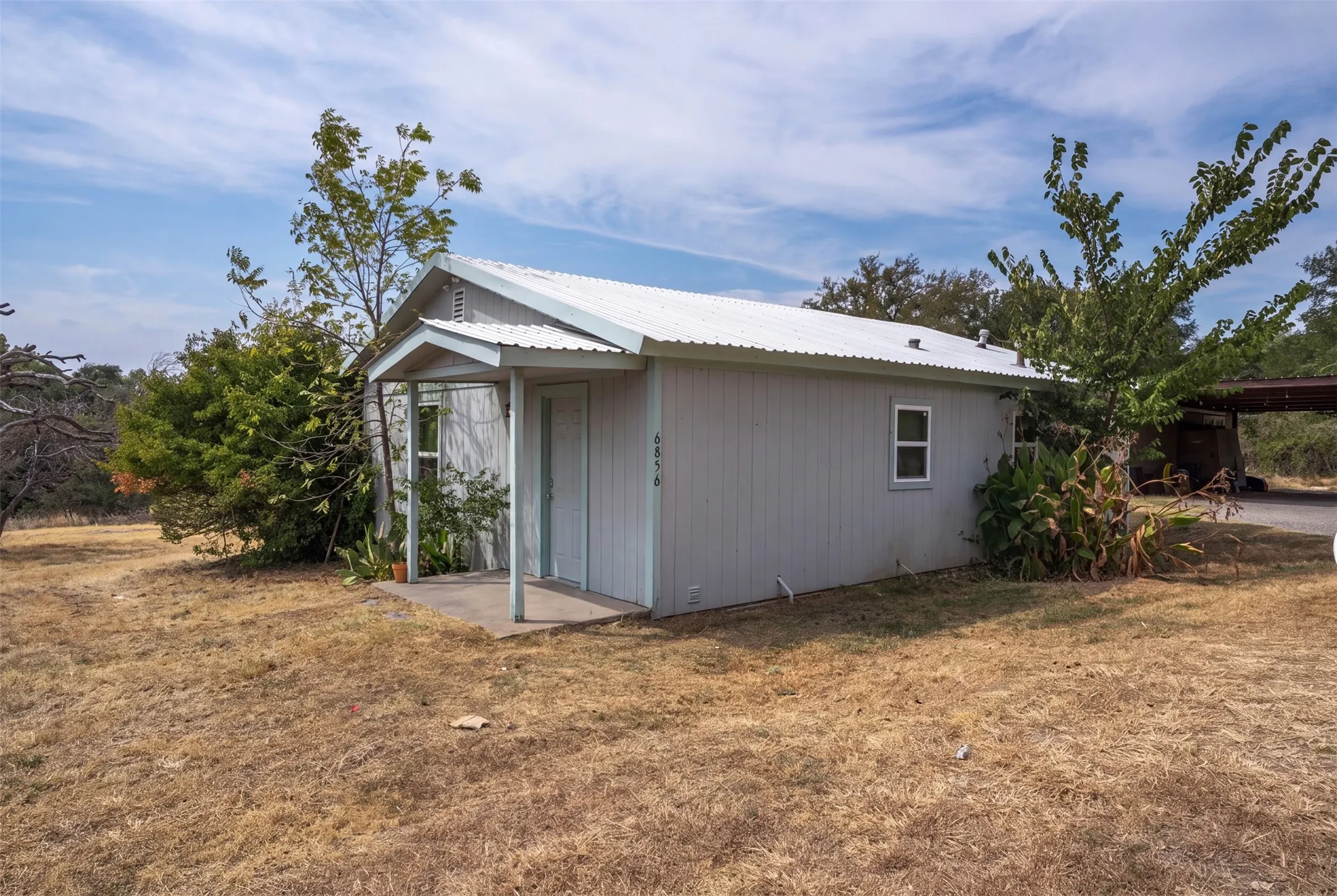 Single Family Residence For Sale in Parker County , 7000 E Bankhead Highway, Aledo, Texas 76008, 3 Bedroom, 2 Bathroom, 2 Garage spaces, 1,548 Sqft, built in 1974, mls#21399986, Real Estate Agent in Aledo, Homes For Sale in Parker county, Homes For Sale in Aledo, Realtor in Aledo Texas, Real Estate Brokerage Independent Realty Texas, Luminita Cordes Realtor