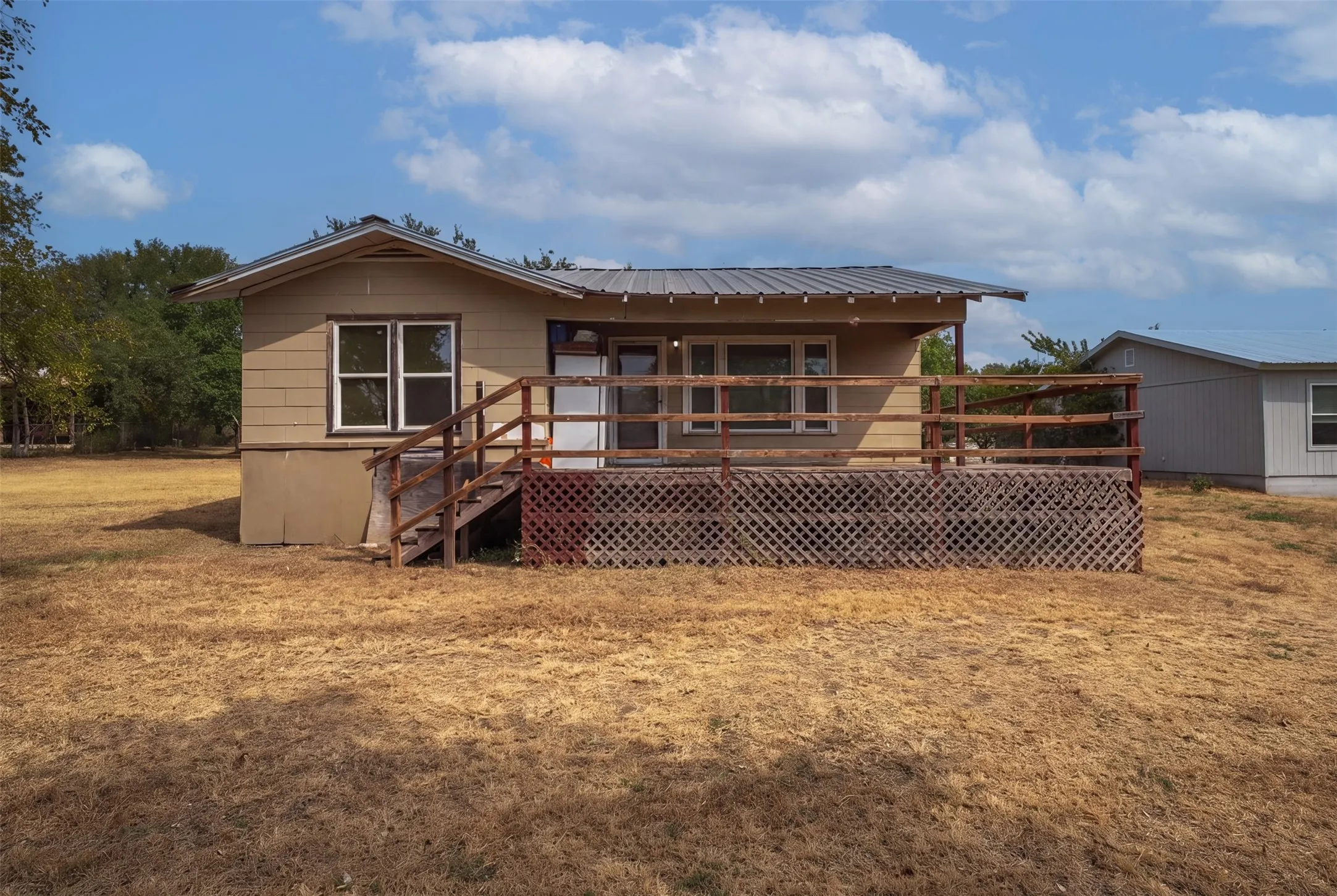 Single Family Residence For Sale in Parker County , 7000 E Bankhead Highway, Aledo, Texas 76008, 3 Bedroom, 2 Bathroom, 2 Garage spaces, 1,548 Sqft, built in 1974, mls#21399986, Real Estate Agent in Aledo, Homes For Sale in Parker county, Homes For Sale in Aledo, Realtor in Aledo Texas, Real Estate Brokerage Independent Realty Texas, Luminita Cordes Realtor